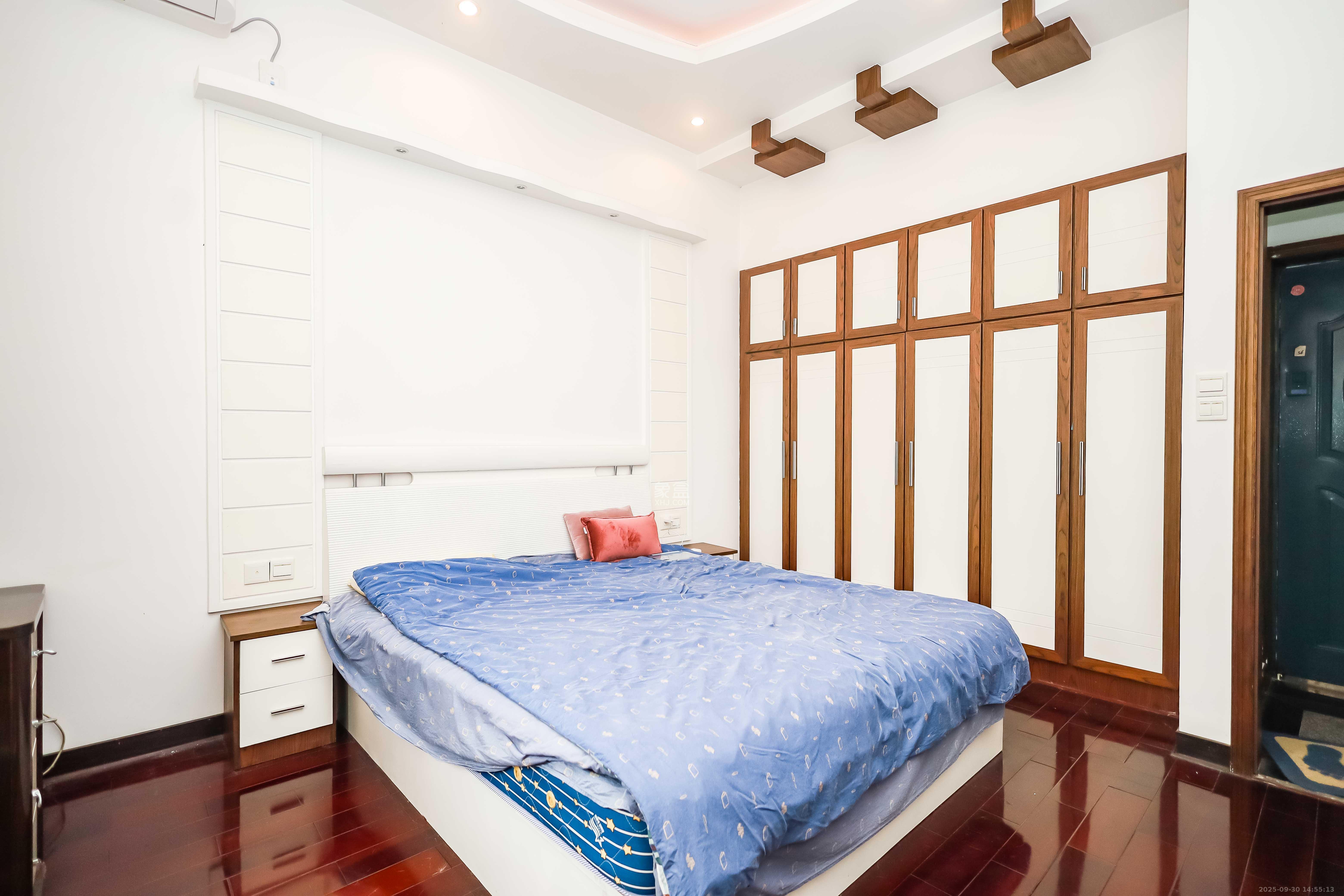 静园山庄 4室2厅3卫 179.0万 静园山庄 4室2厅3卫 179.0万卧室