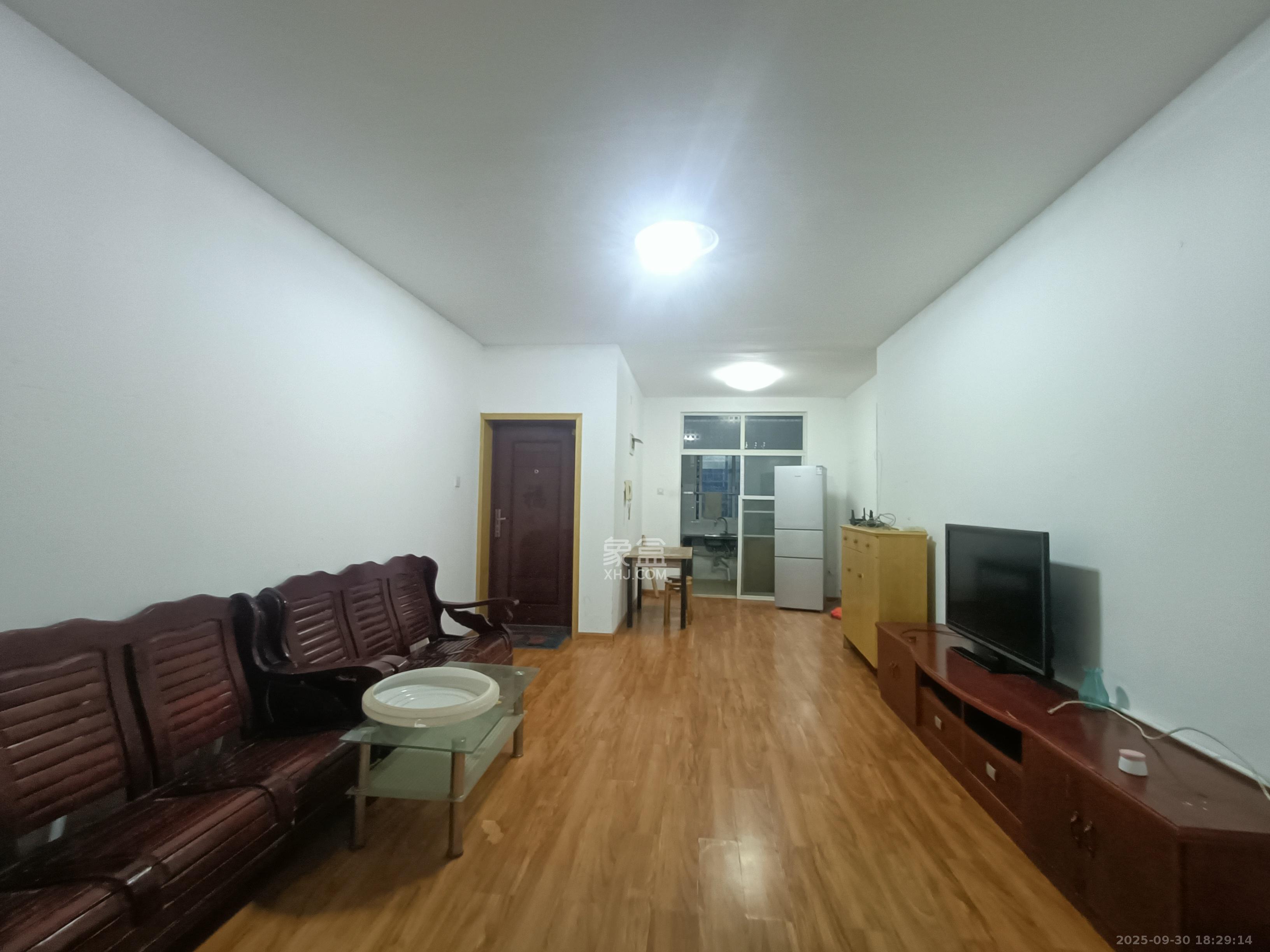 泰禹家园(彩云之翼家园一期、二期、三期) 3室2厅2卫 1700.0元/月 泰禹家园(彩云之翼家园一期、二期、三期) 3室2厅2卫 1700.0元/月室内图