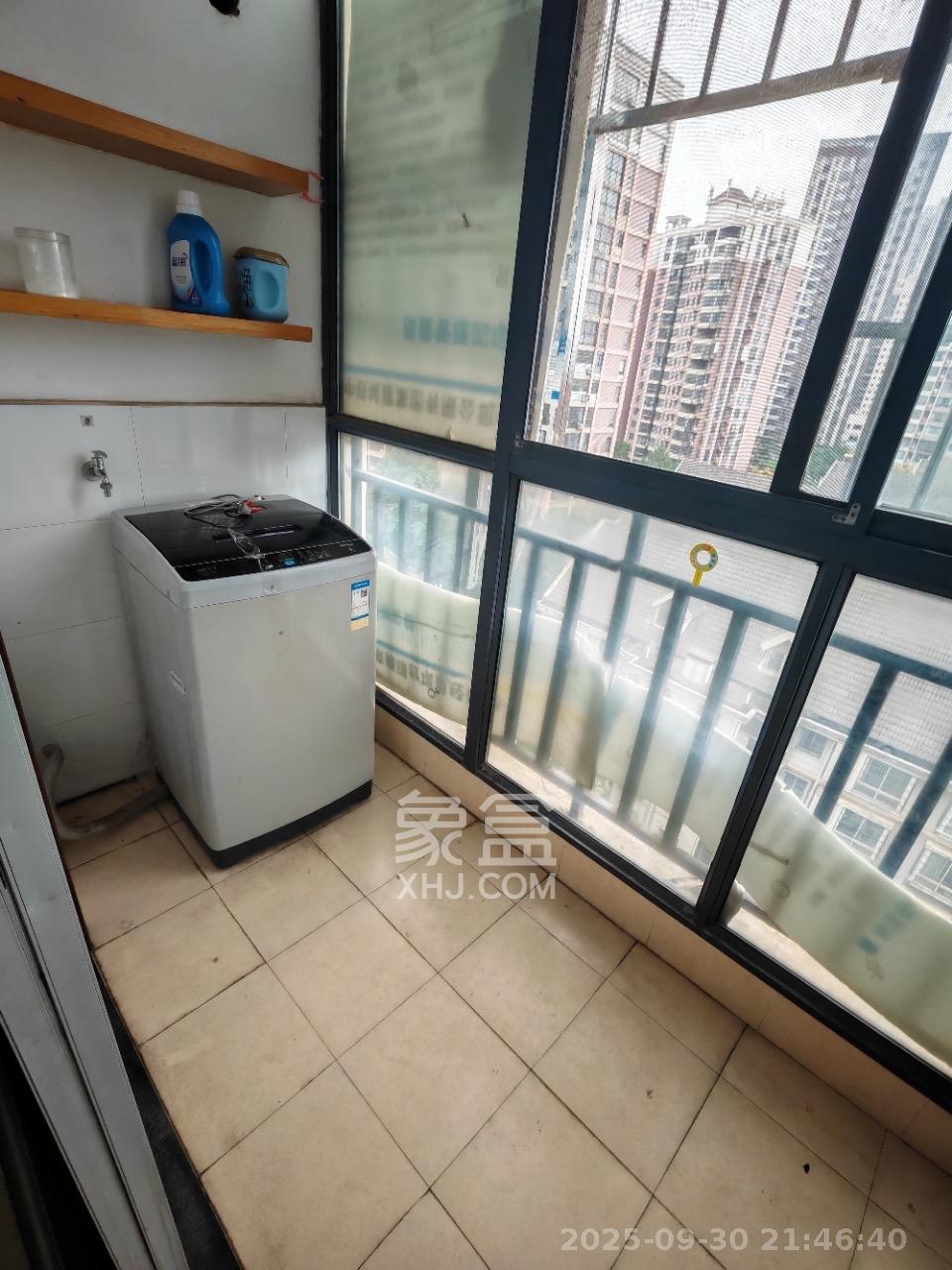 枫华府第 3室2厅2卫 2100.0元/月 枫华府第 3室2厅2卫 2100.0元/月室内图