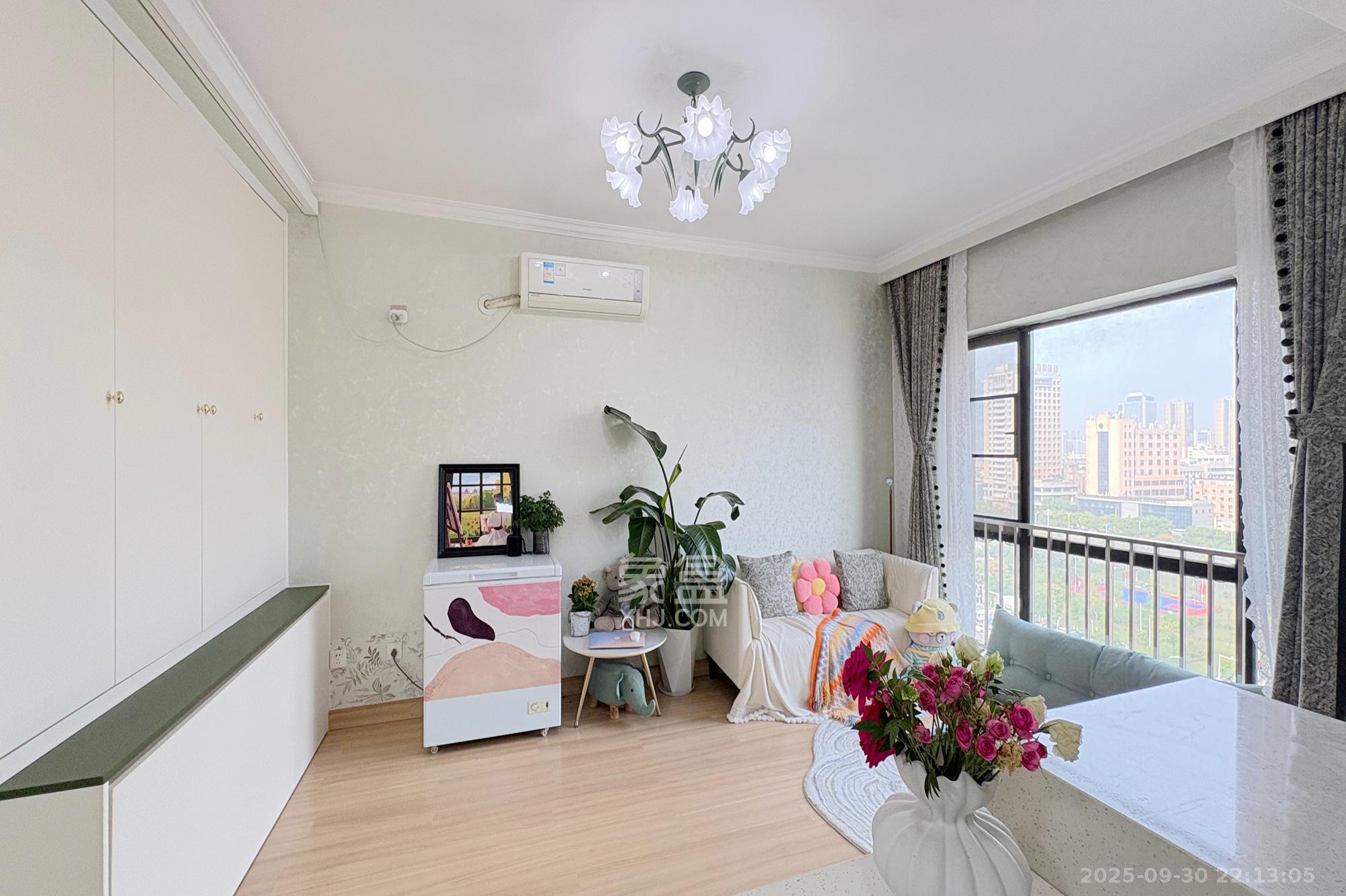 锦泰东环国际  1室2厅1卫    49.6万客厅