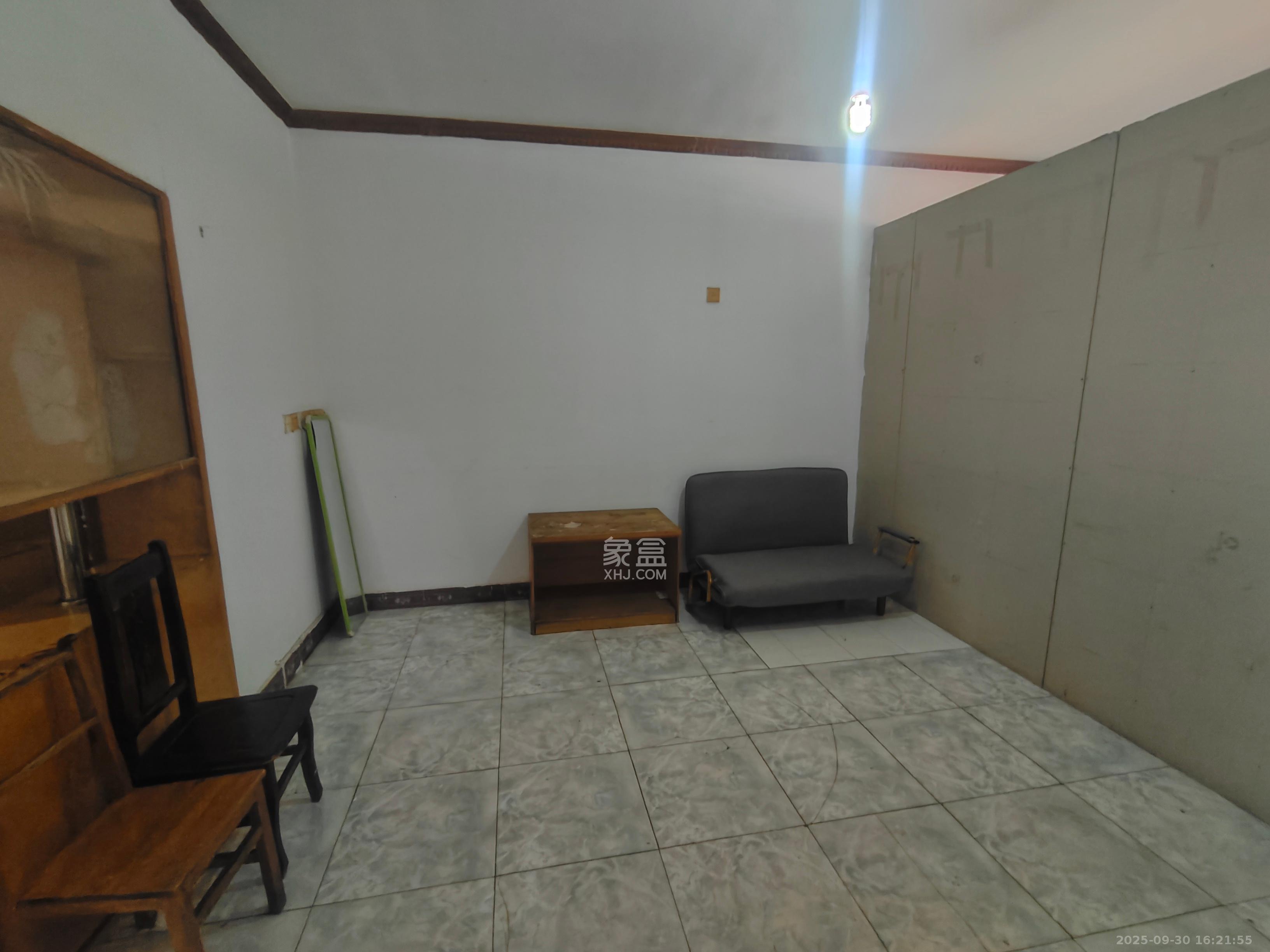 高桥高双湖商贸城  3室1厅1卫    1500.0元/月室内图