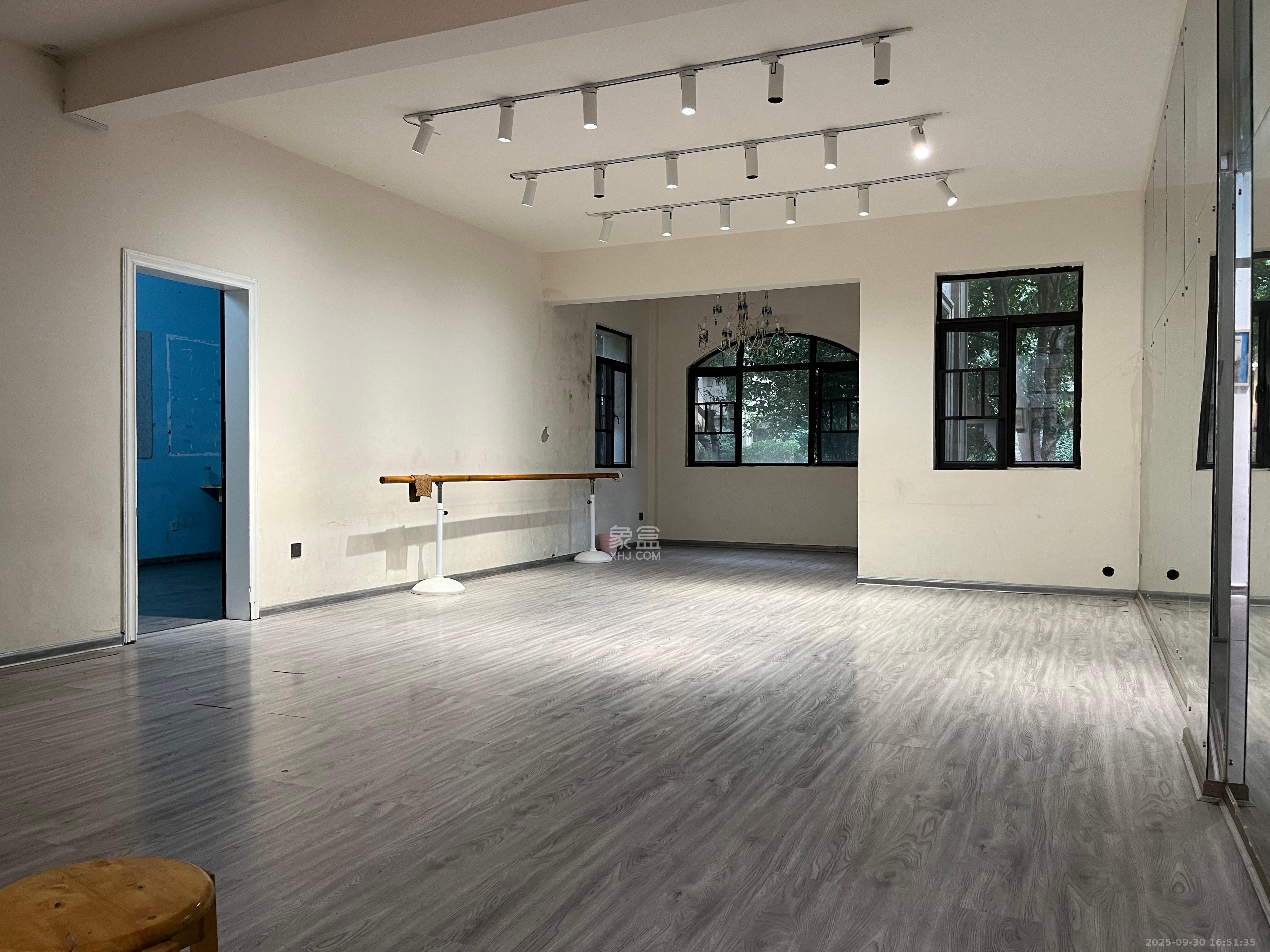 润和紫郡一期 6室2厅2卫 3500.0元/月 润和紫郡一期 6室2厅2卫 3500.0元/月室内图