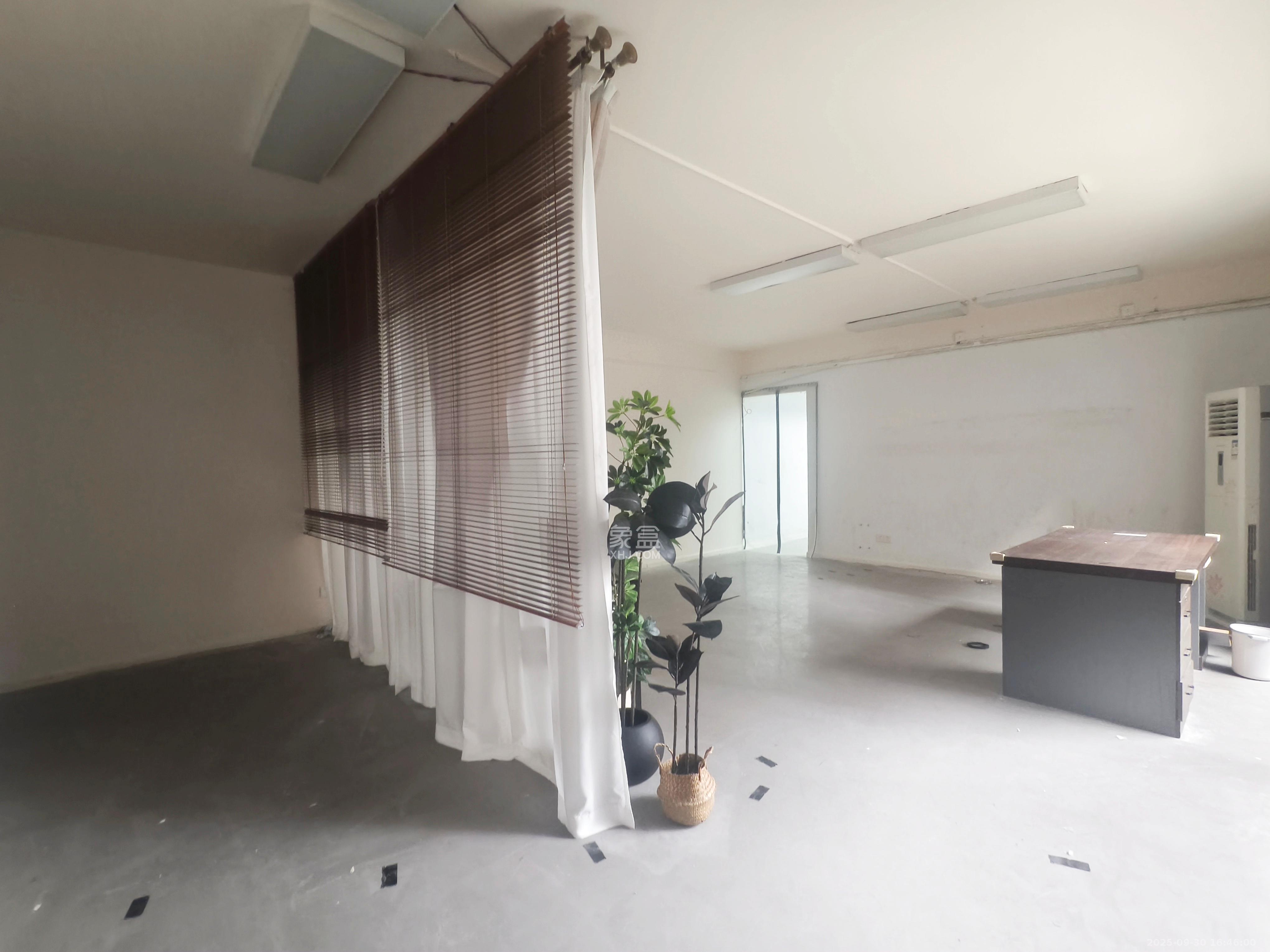 万科城 5室2厅2卫 7000.0元/月 万科城 5室2厅2卫 7000.0元/月室内图