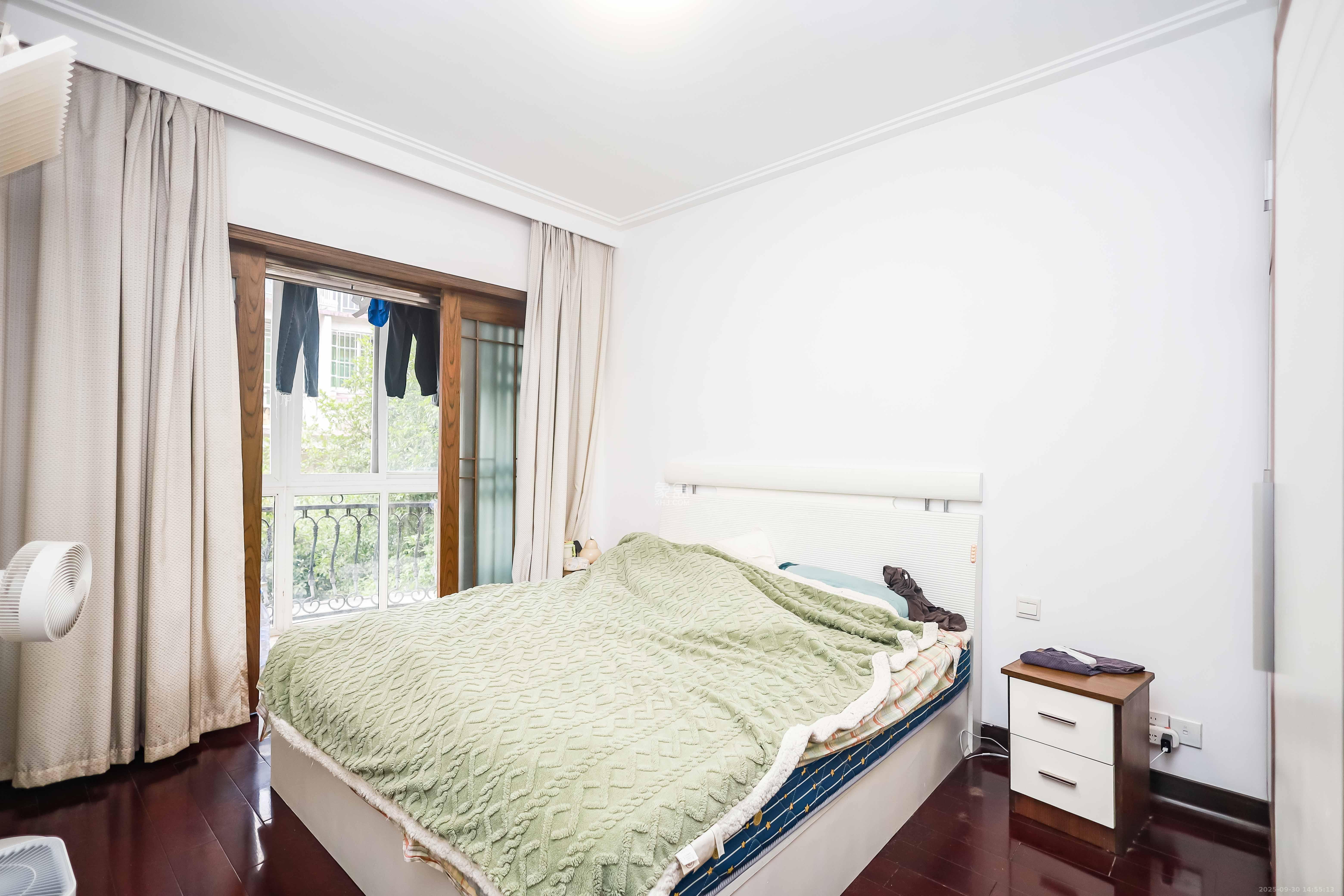 静园山庄 4室2厅3卫 179.0万 静园山庄 4室2厅3卫 179.0万卧室