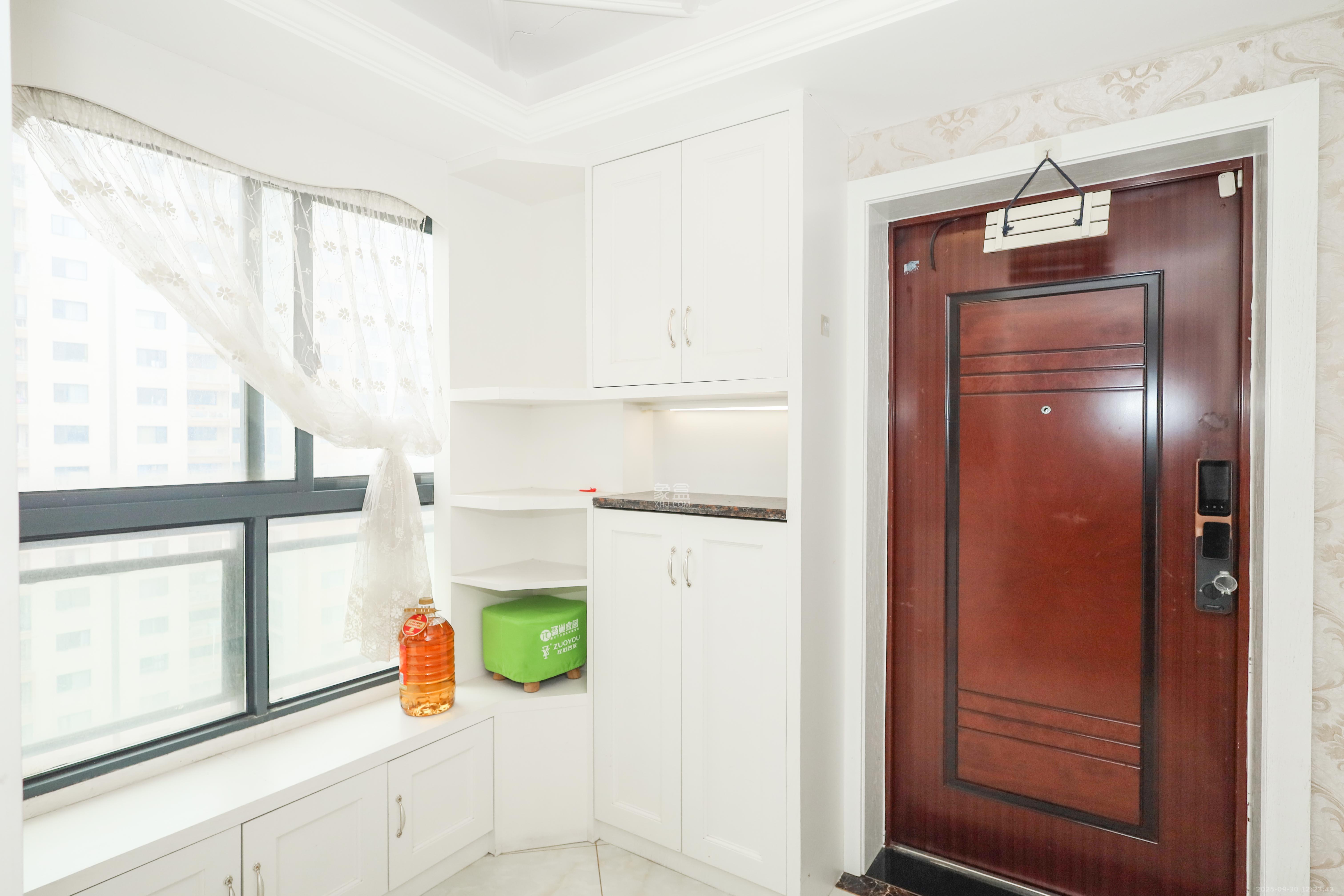 好莱城（弘德西街）  4室2厅2卫    120.0万阳台