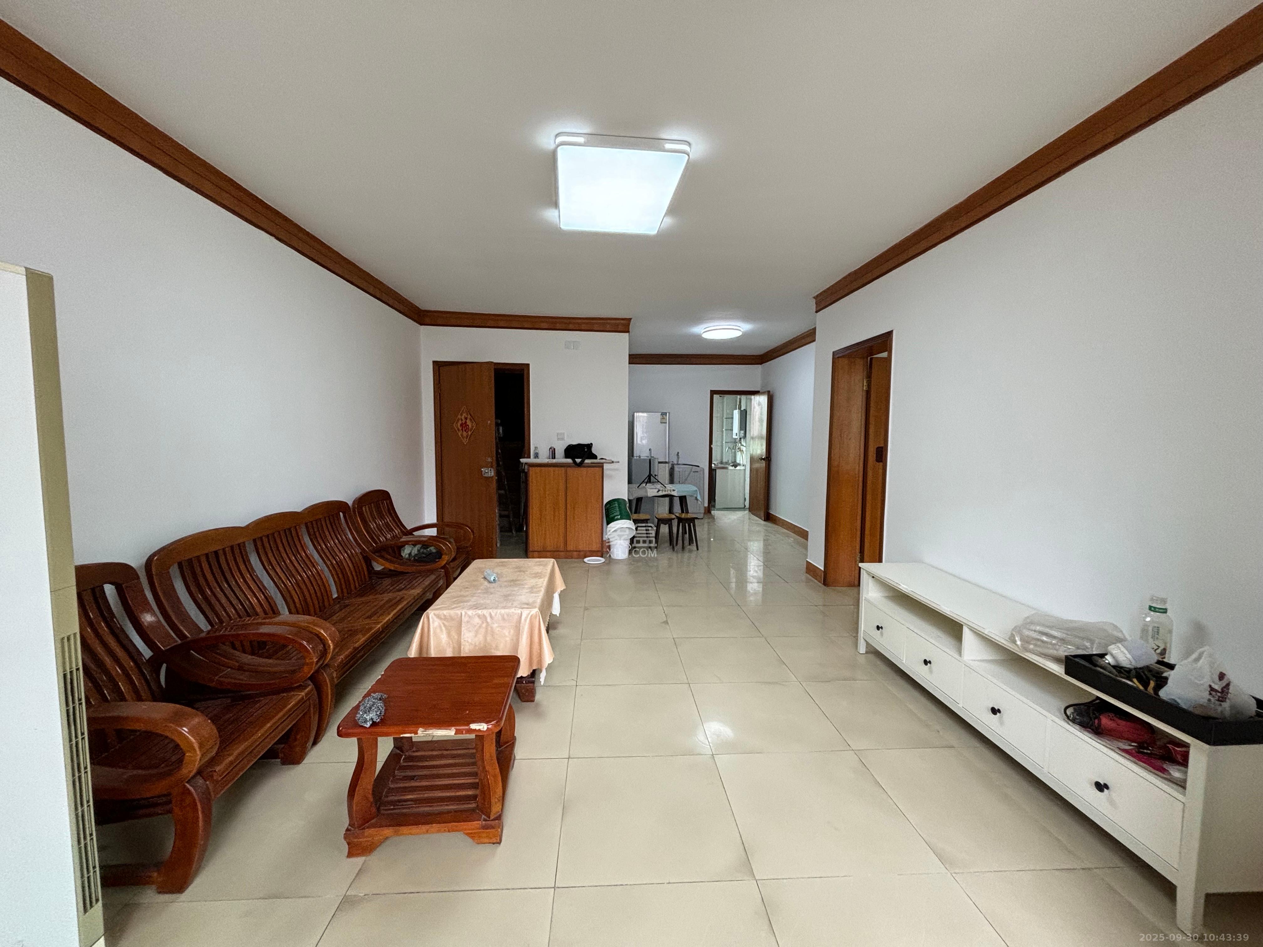 岳北社区 2室1厅1卫 2100.0元/月 岳北社区 2室1厅1卫 2100.0元/月室内图