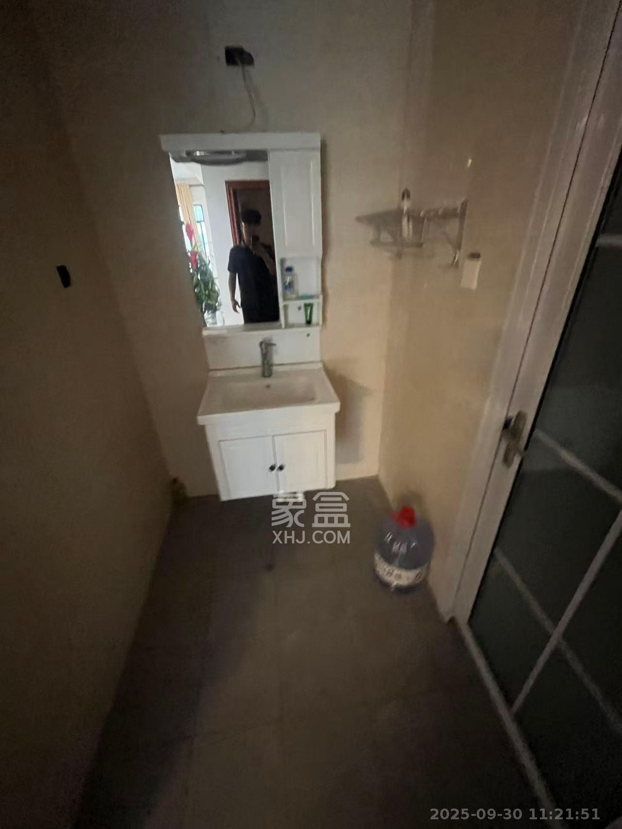 鑫远湘府华城  3室2厅1卫    2600.0元/月 鑫远湘府华城  3室2厅1卫    2600.0元/月室内图