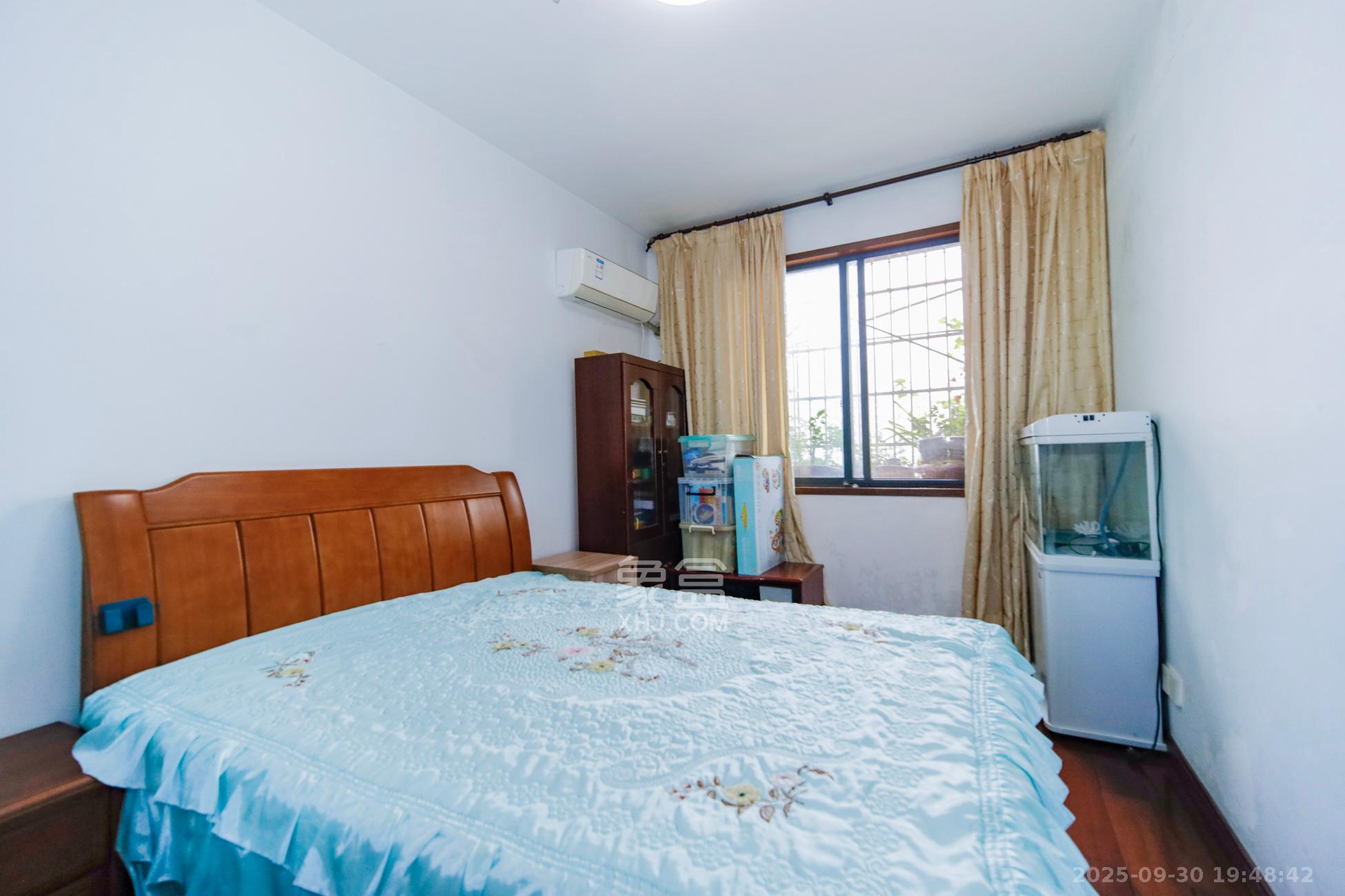 湘水一城(一期)  3室2厅2卫    90.0万卧室