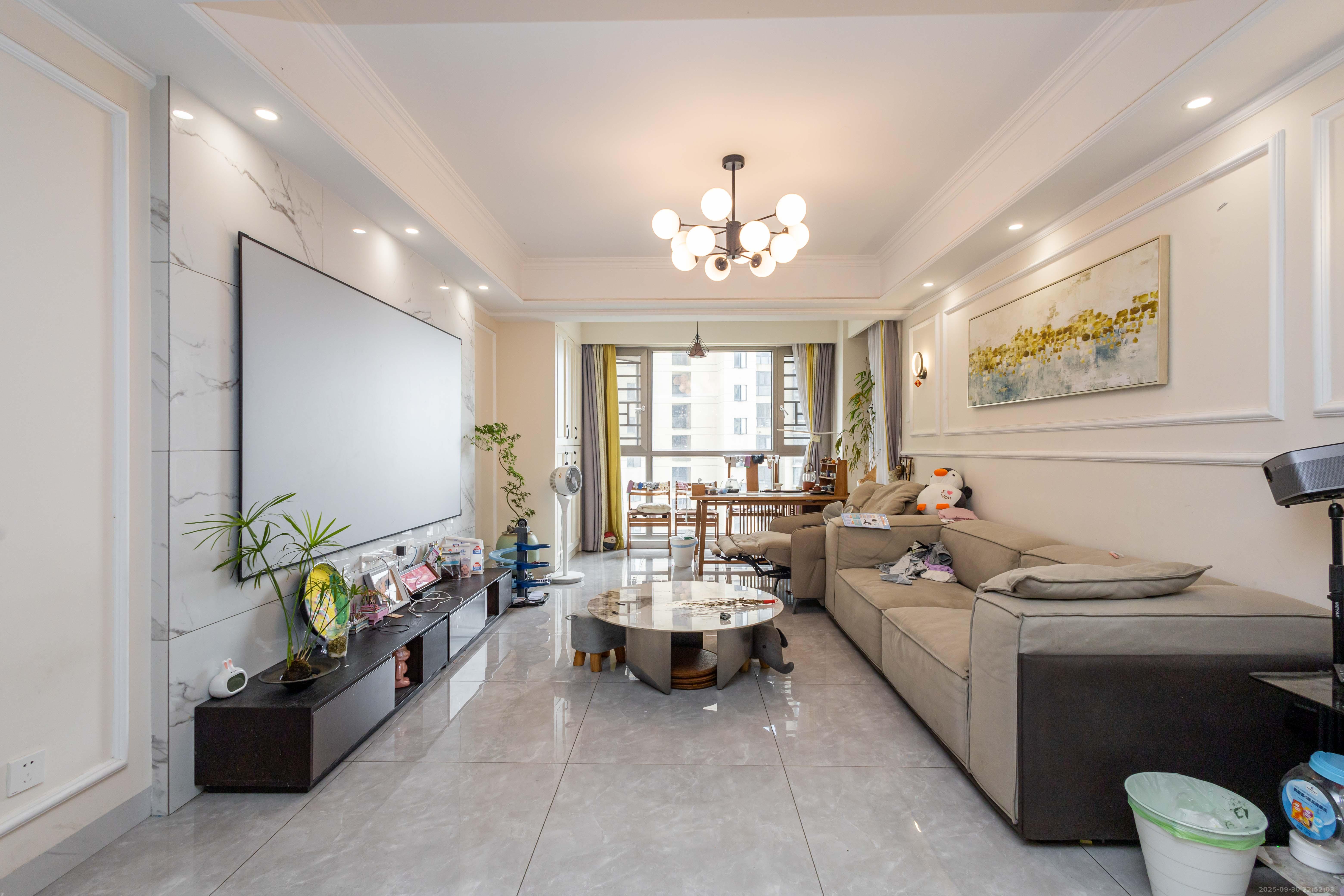 爵世名邸东湖(东湖壹号企业总部基地) 3室2厅2卫 106.0万 爵世名邸东湖(东湖壹号企业总部基地) 3室2厅2卫 106.0万客厅