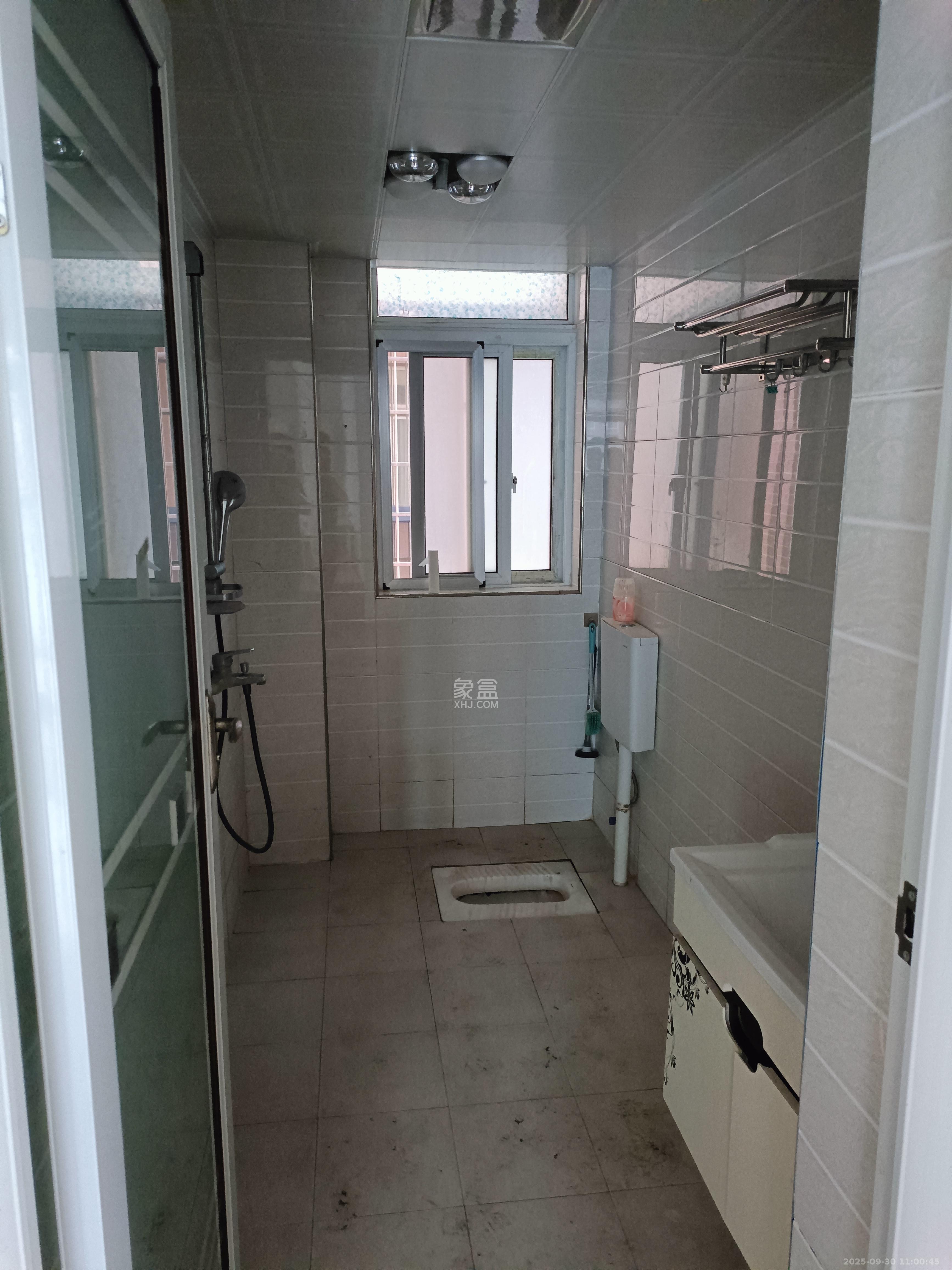 凯富漫城 3室2厅1卫 950.0元/月 凯富漫城 3室2厅1卫 950.0元/月室内图