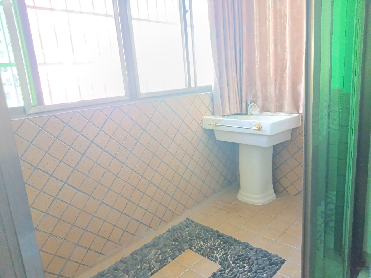 椰岛公寓 2室2厅1卫 2500.0元/月 椰岛公寓 2室2厅1卫 2500.0元/月室内图