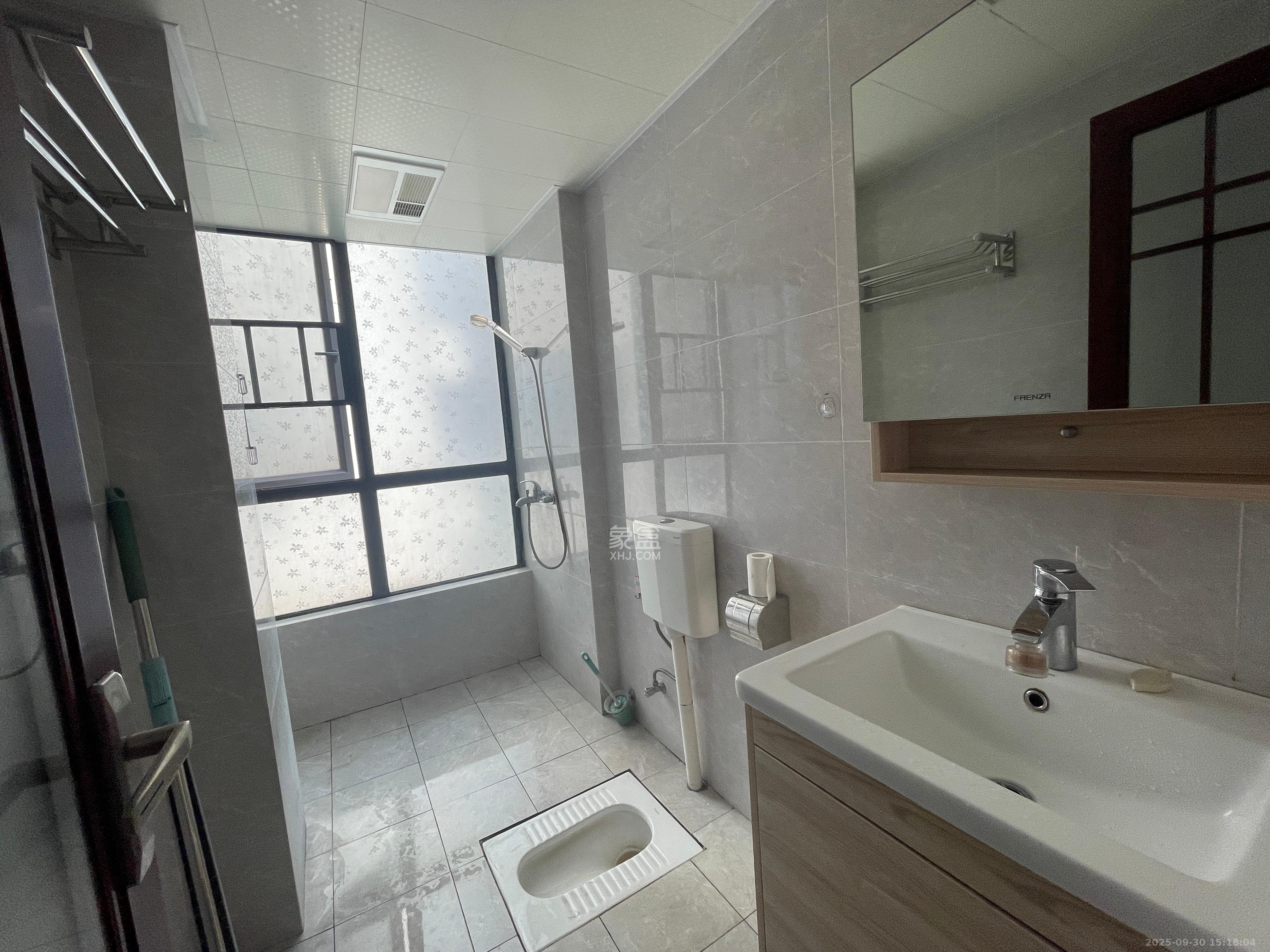 通用时代国际社区 1室2厅1卫 2500.0元/月 通用时代国际社区 1室2厅1卫 2500.0元/月室内图