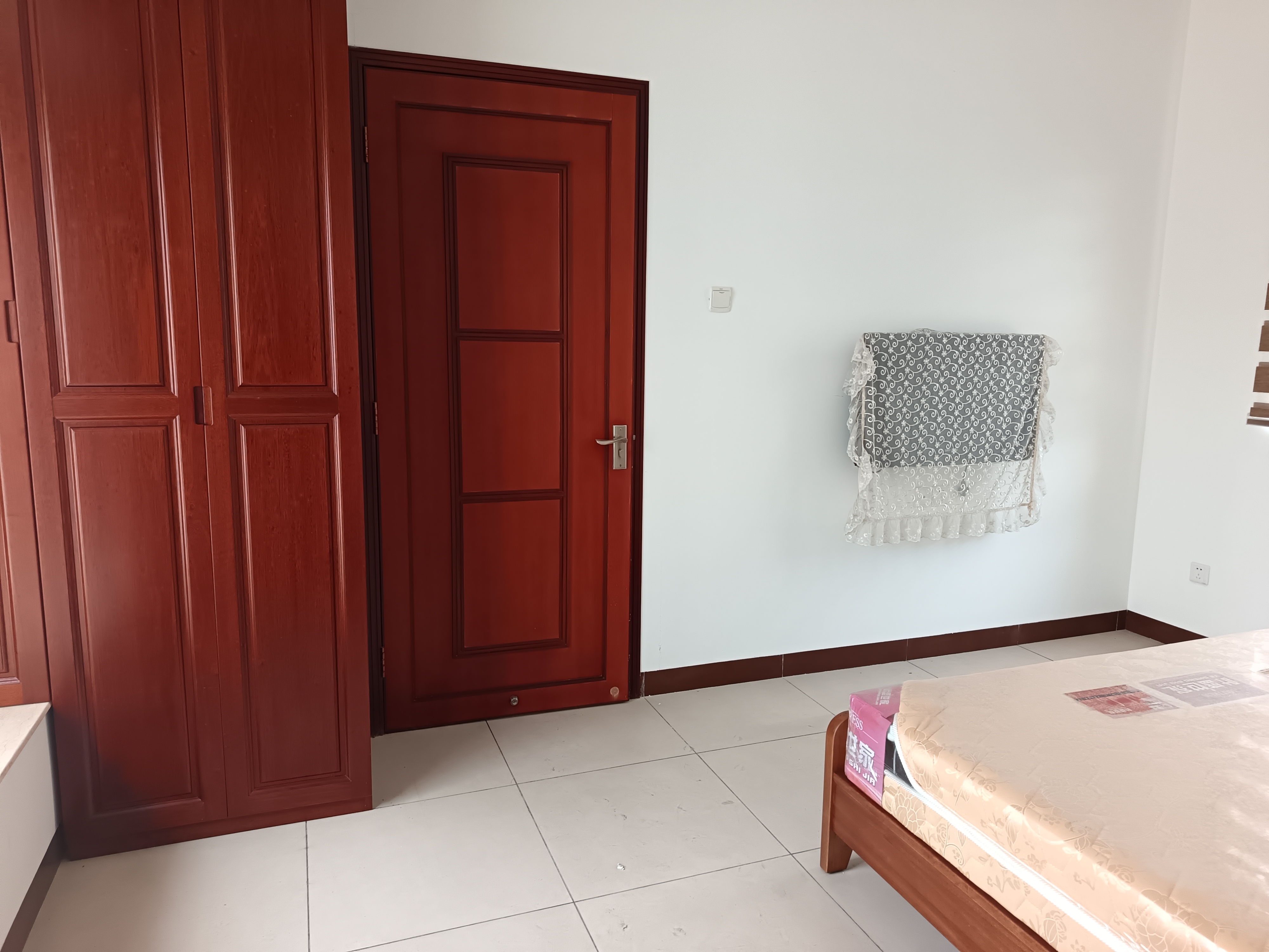 海联新村 1室2厅1卫 2500.0元/月 海联新村 1室2厅1卫 2500.0元/月室内图