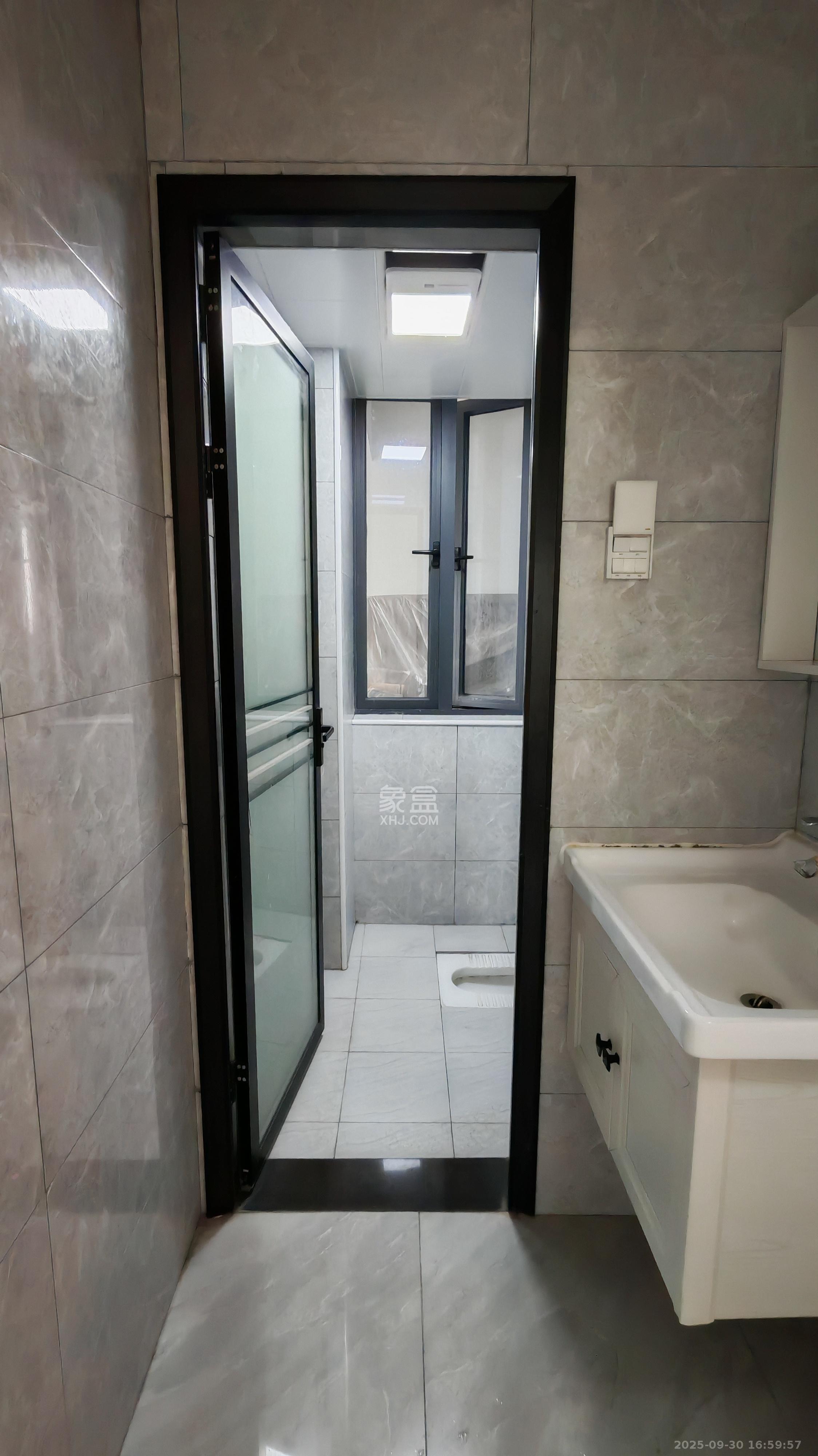 枫华府第  3室2厅2卫    2300.0元/月室内图