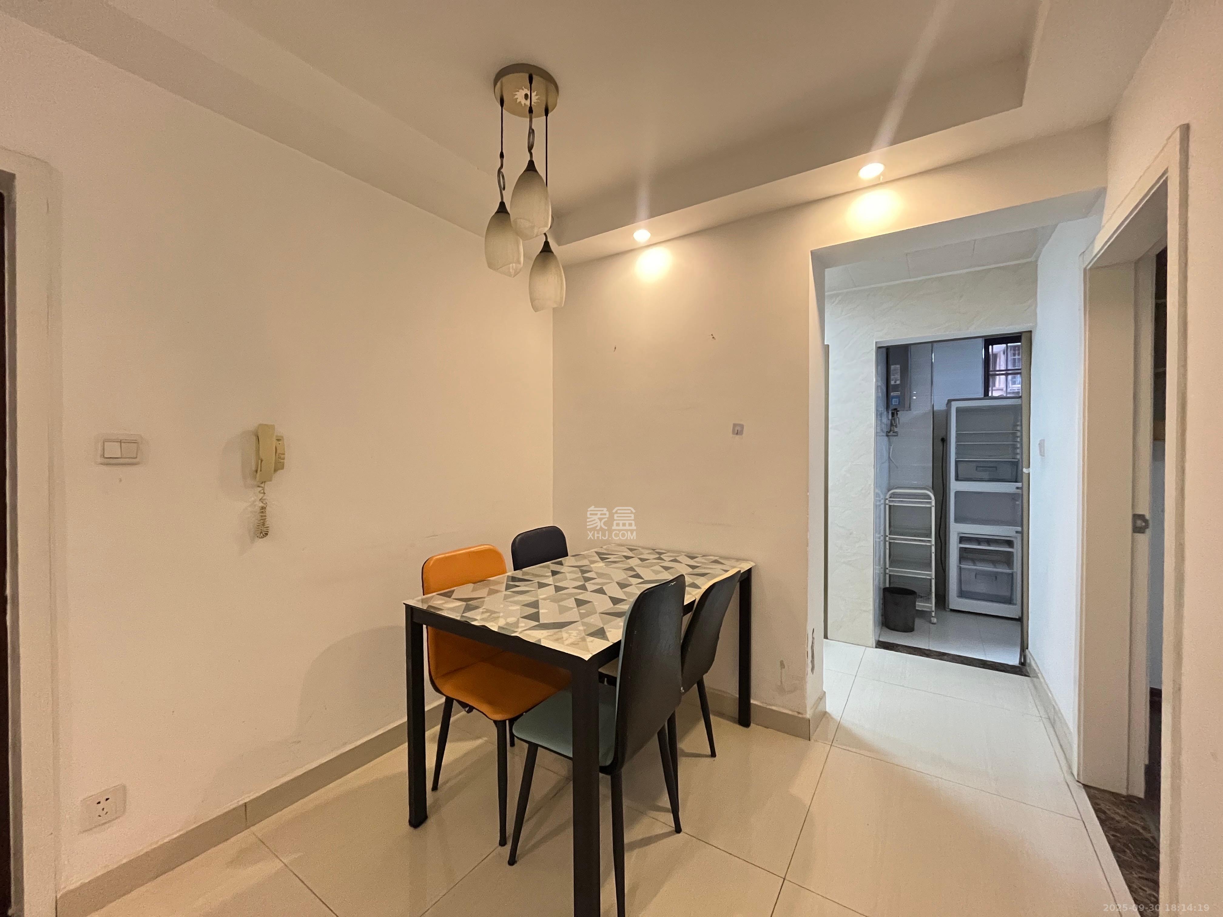 老灯泡厂宿舍（啤酒厂宿舍）  2室2厅1卫    2300.0元/月室内图