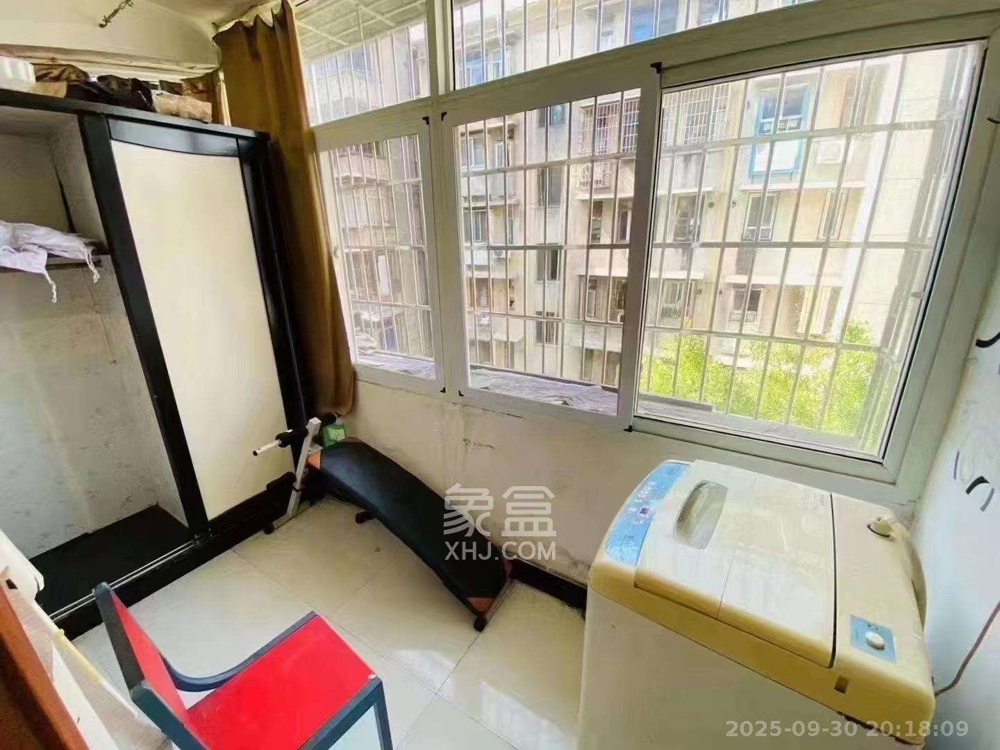 下碧湘街小区 2室1厅1卫 1800.0元/月 下碧湘街小区 2室1厅1卫 1800.0元/月室内图