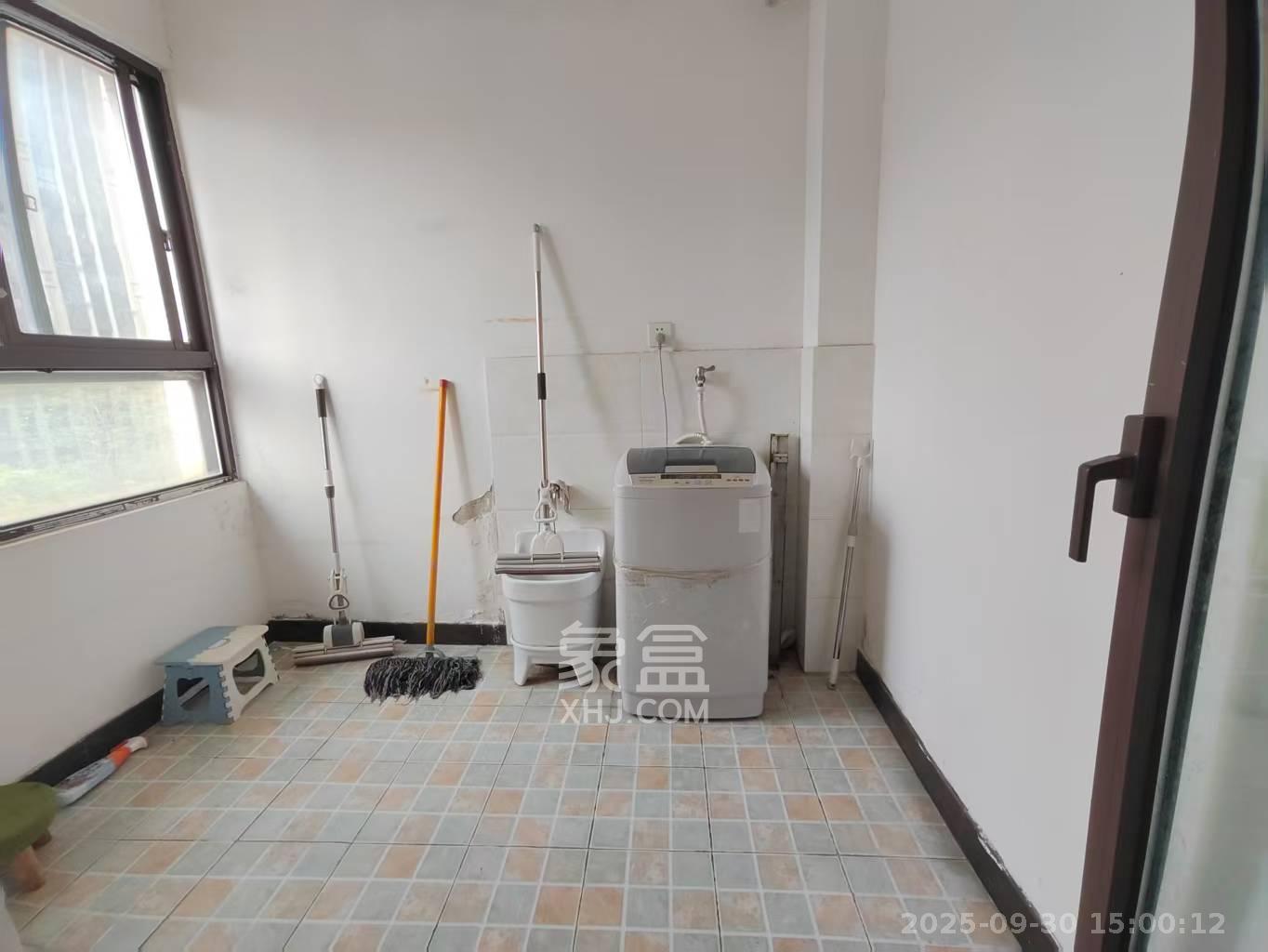 绿地中央广场  3室2厅1卫   2700.00元/月室内图
