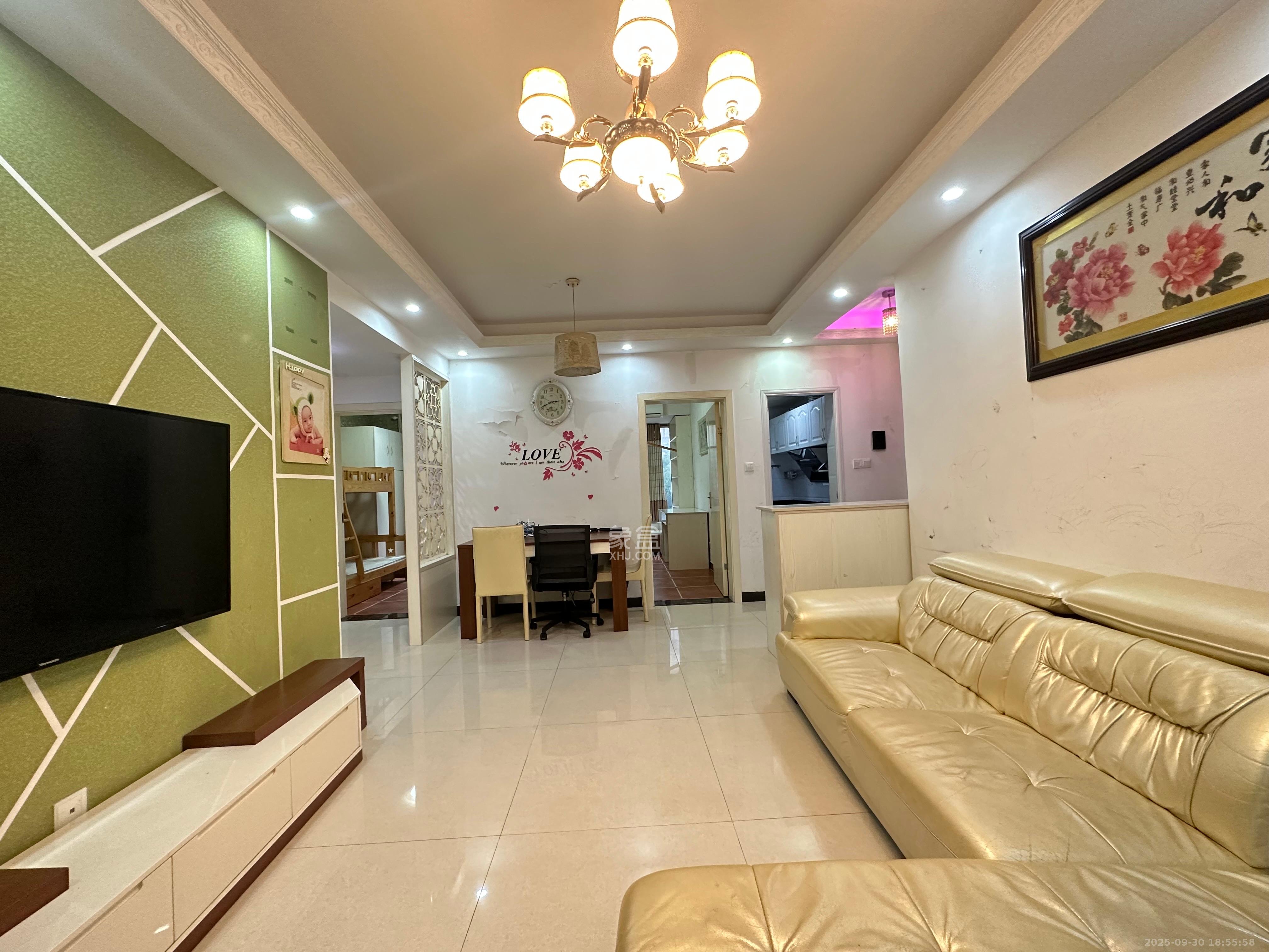 荣盛花语馨苑  3室2厅1卫    2100.0元/月室内图