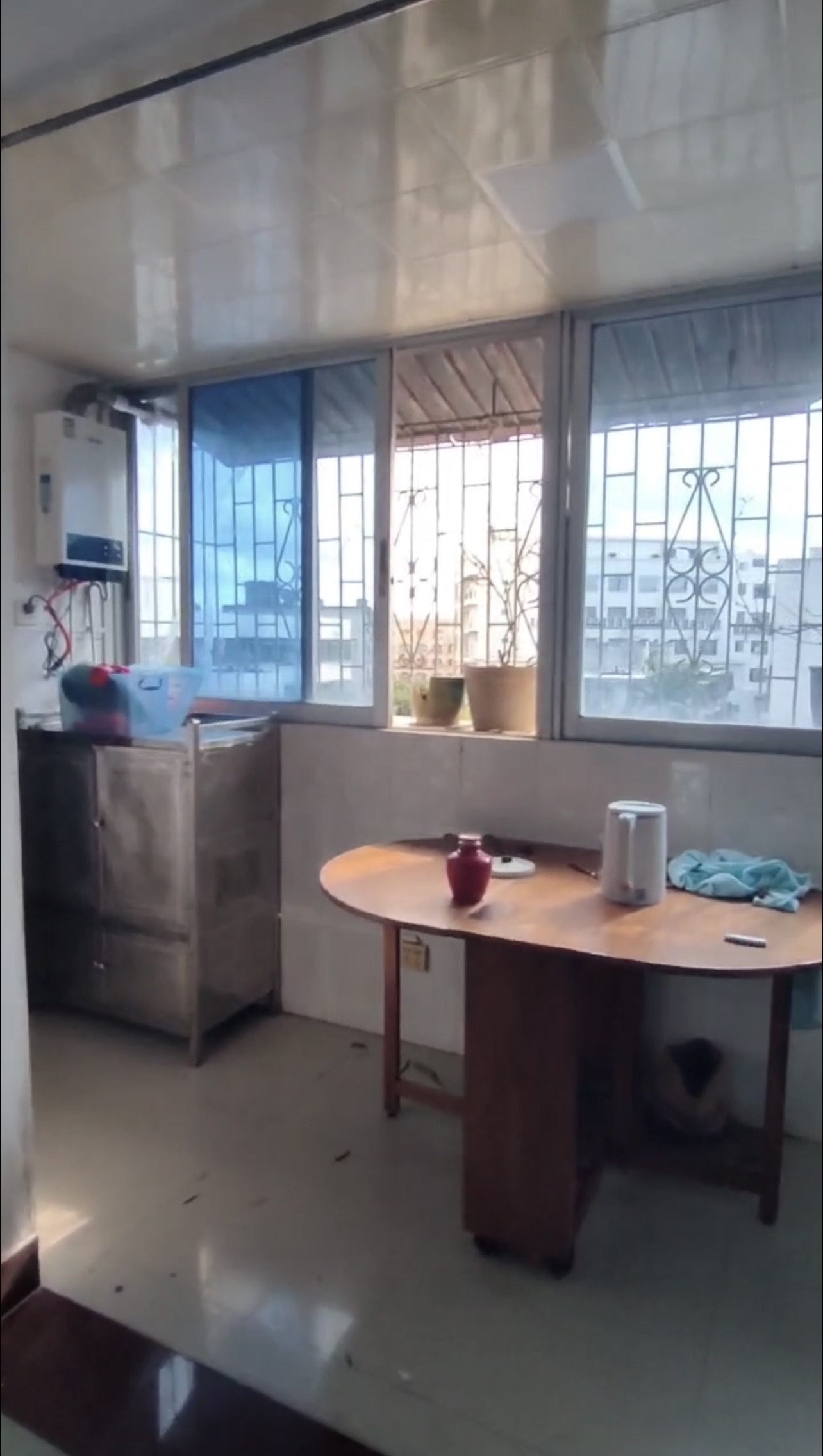 市政府宿舍(新华南路5号)  3室2厅1卫    48.0万 市政府宿舍(新华南路5号)  3室2厅1卫    48.0万客厅