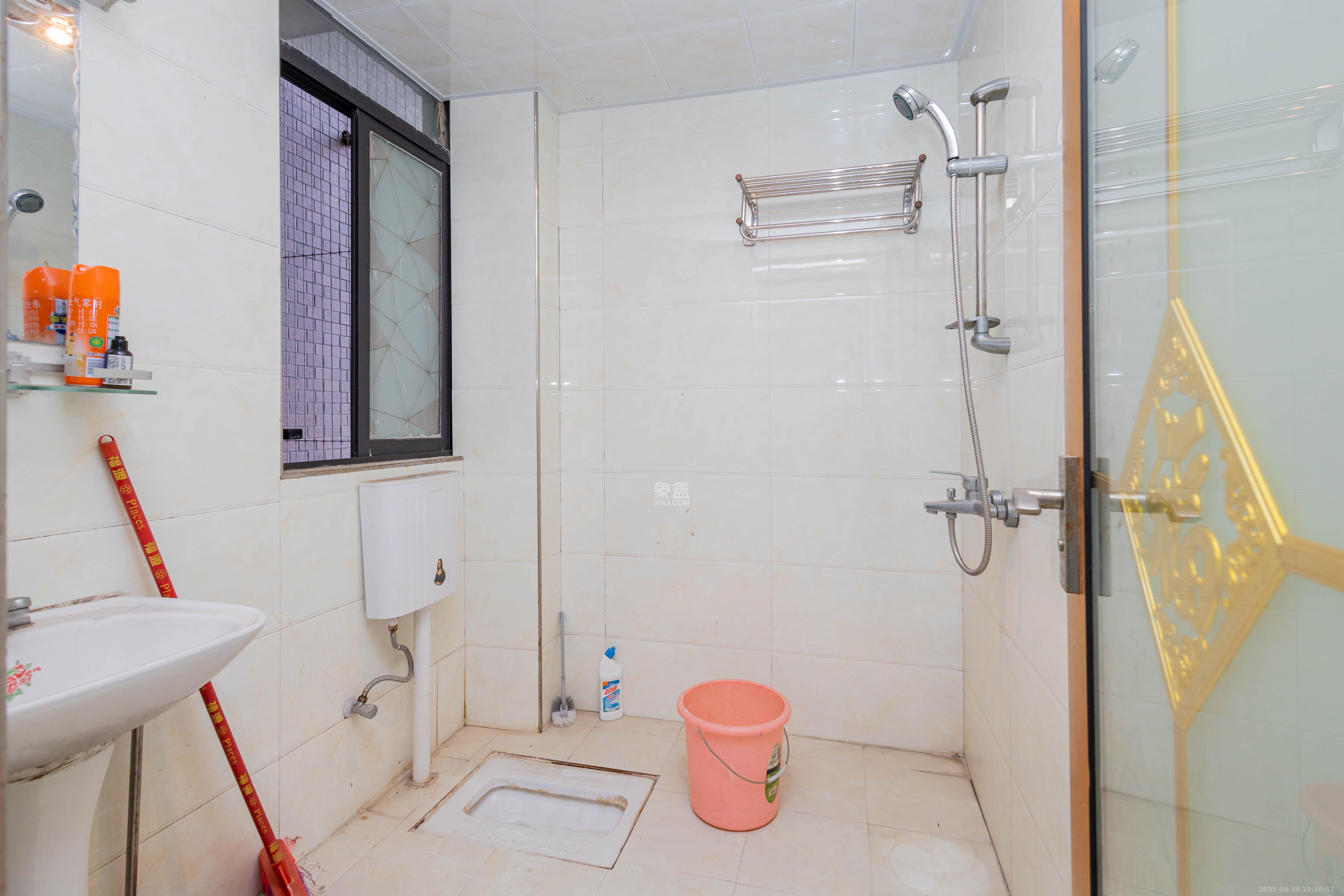 康桥长郡  3室2厅1卫    58.0万卫生间