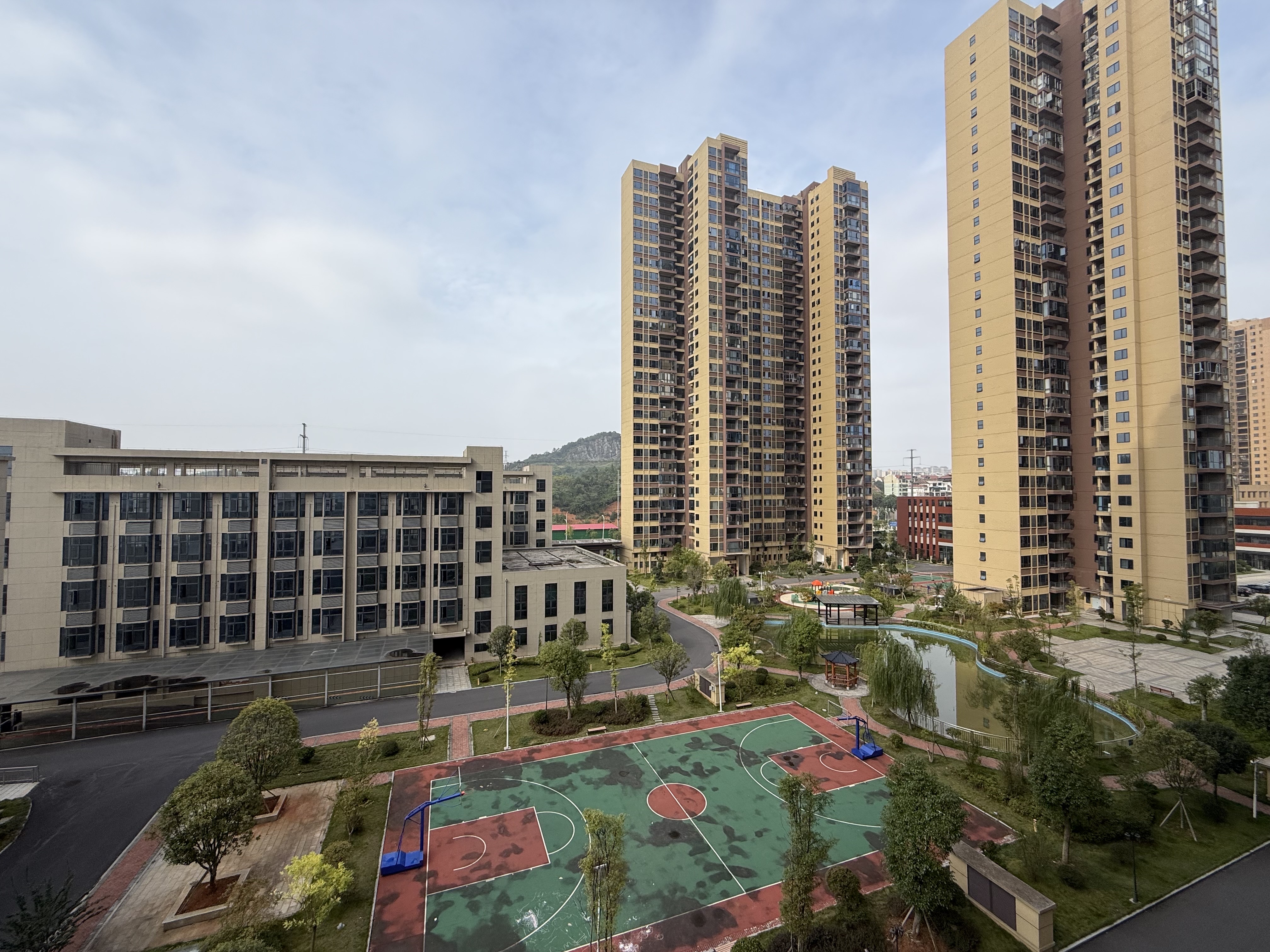 湘村名园 3室2厅2卫 45.0万 湘村名园 3室2厅2卫 45.0万客厅