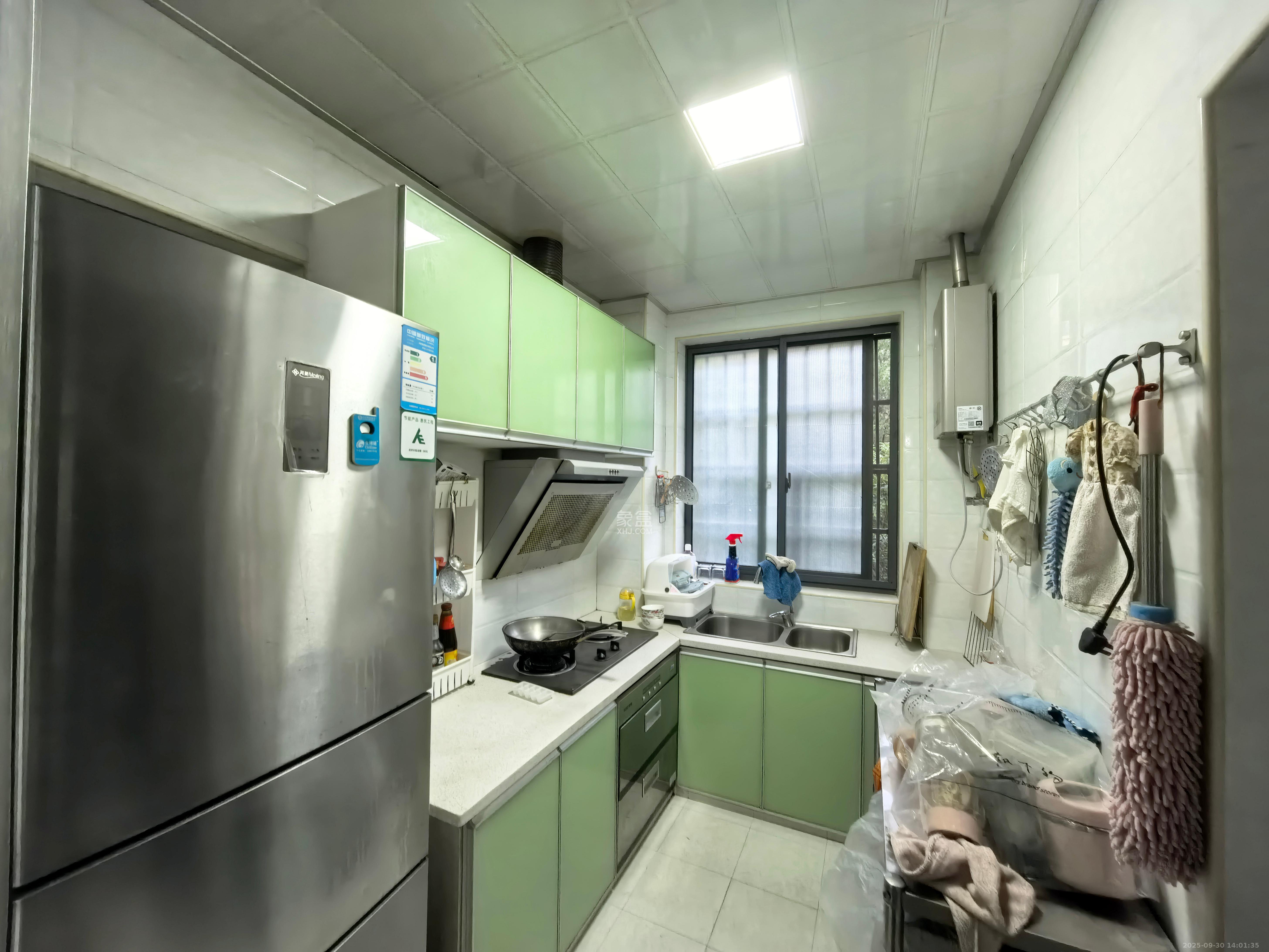 东方锦泰  2室2厅1卫    26.8万客厅