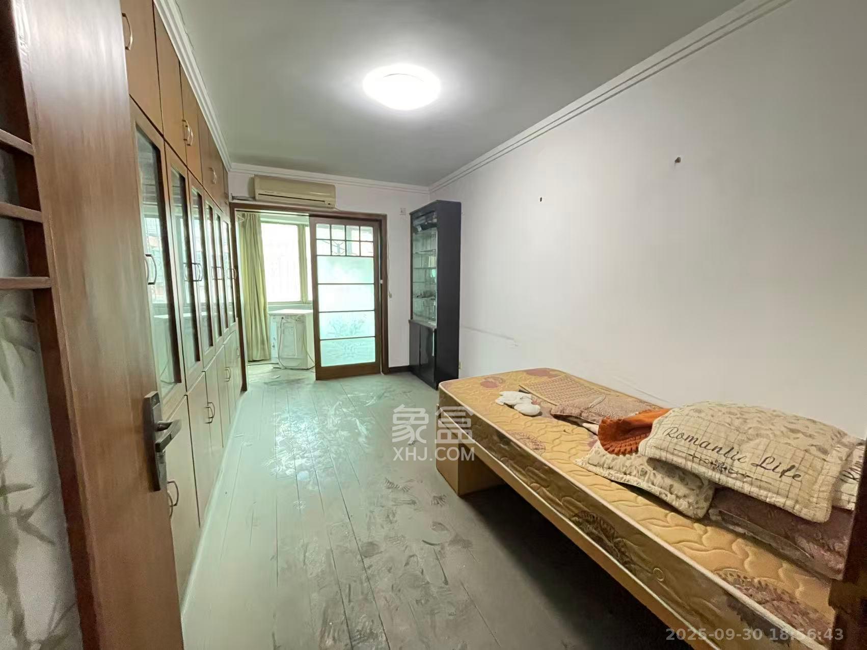 新华园 4室2厅1卫 2600.0元/月 新华园 4室2厅1卫 2600.0元/月室内图