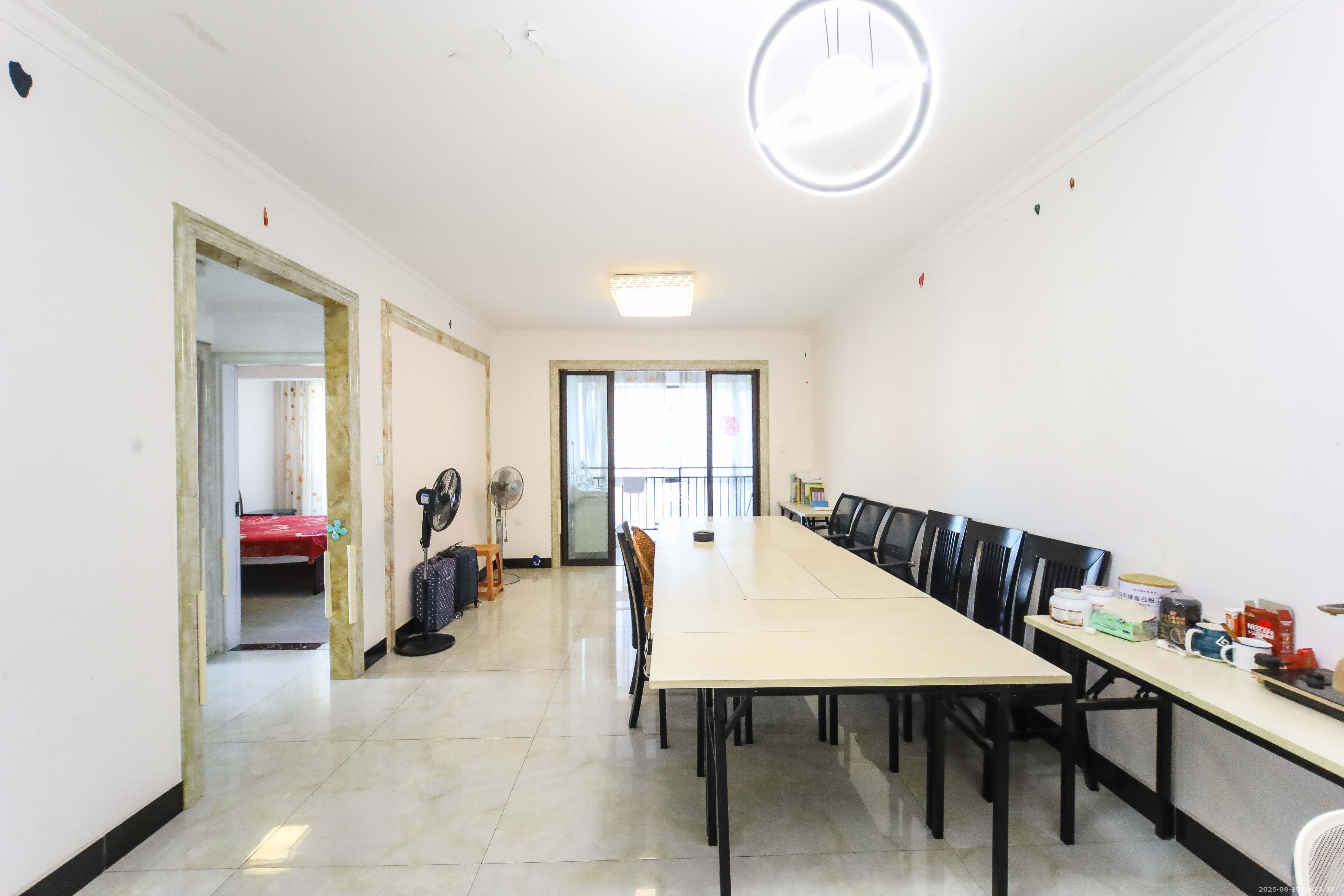 天下一家  3室2厅1卫    2700.0元/月室内图