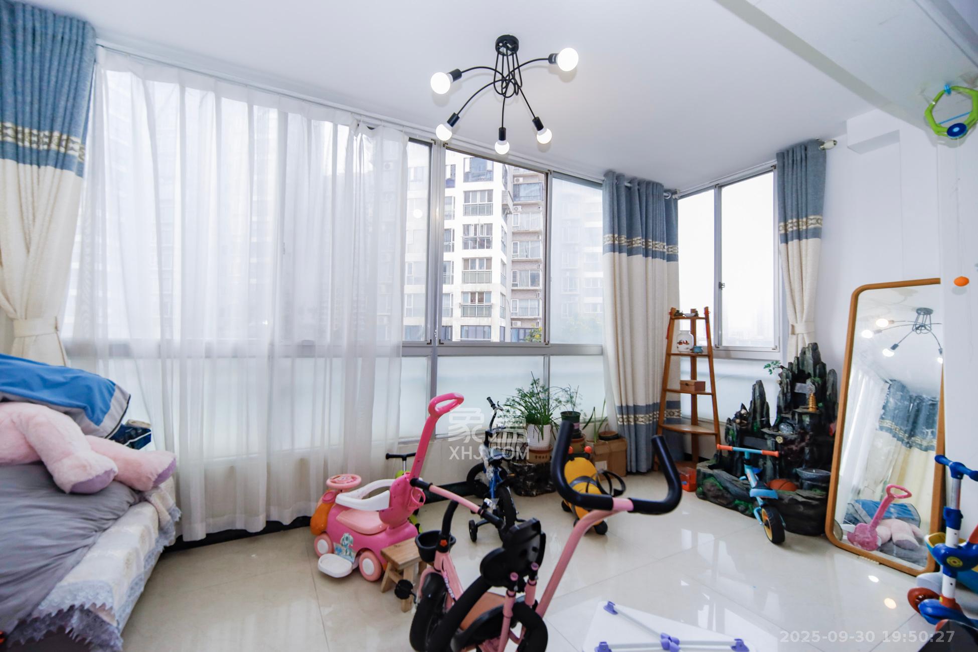 中建桂苑  3室2厅2卫    108.0万阳台