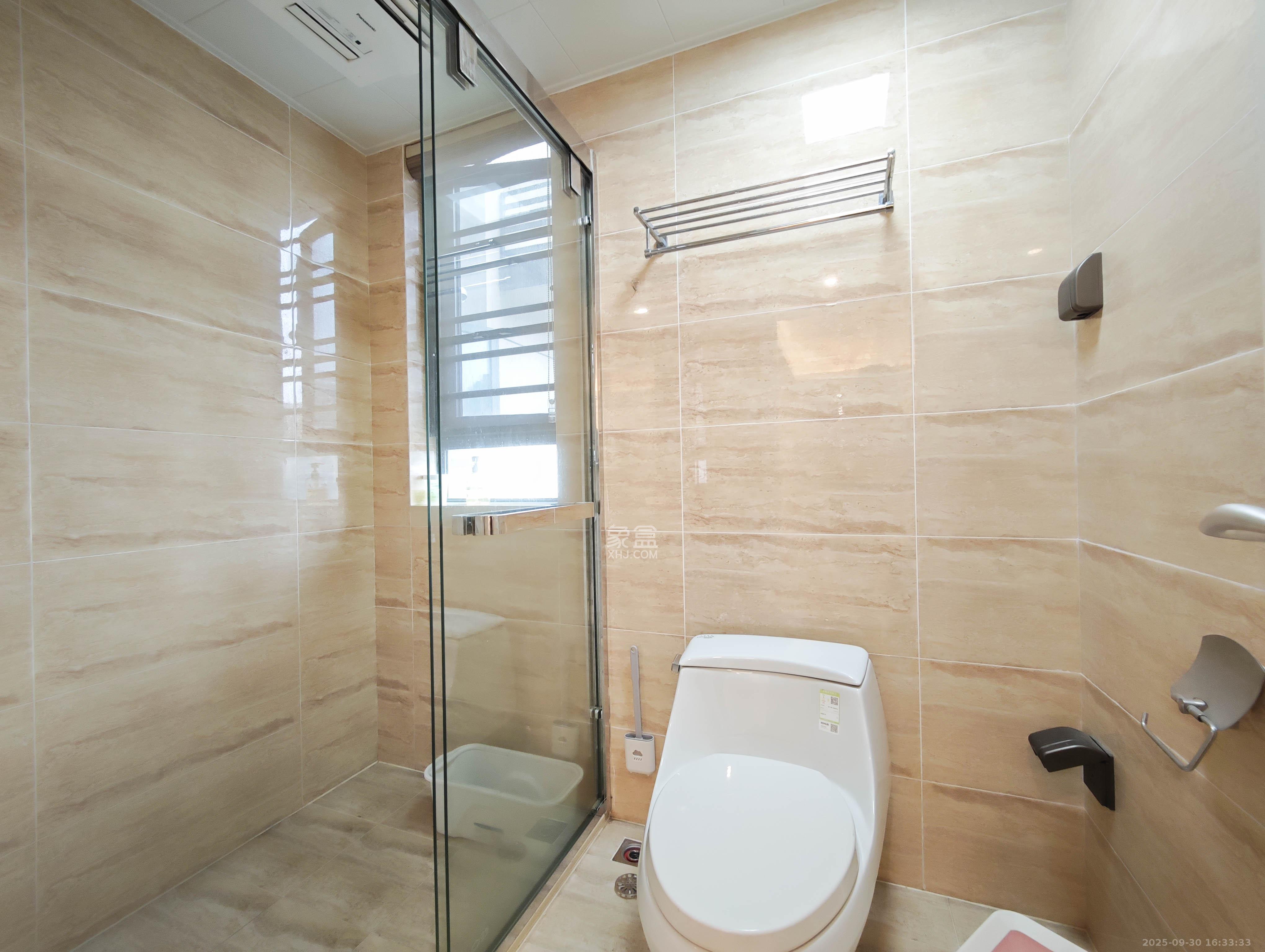 万科魅力之城锋镜里 4室2厅2卫 185.0万 万科魅力之城锋镜里 4室2厅2卫 185.0万卫生间