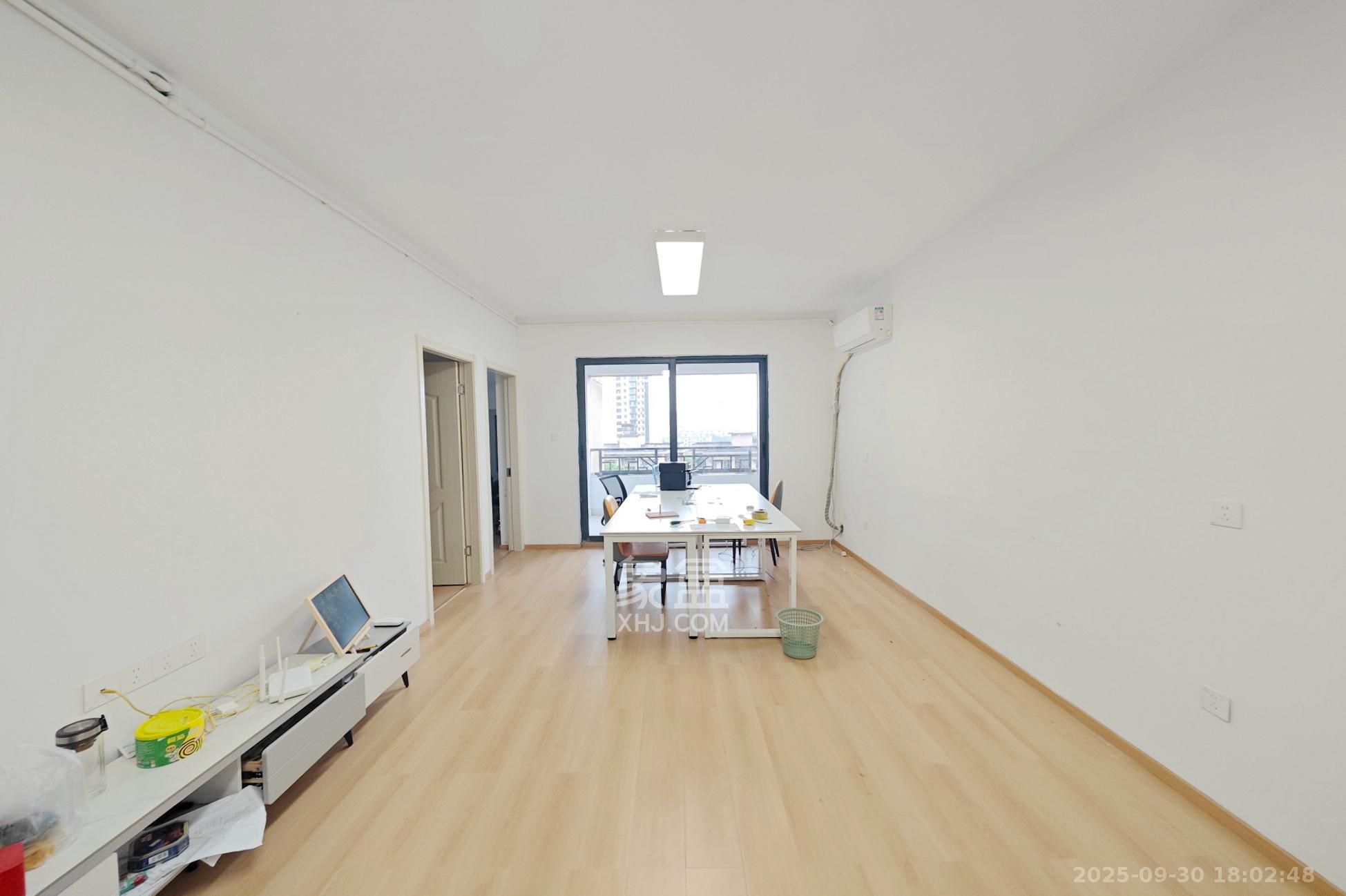 建发中央悦府  3室2厅1卫    140.0万客厅