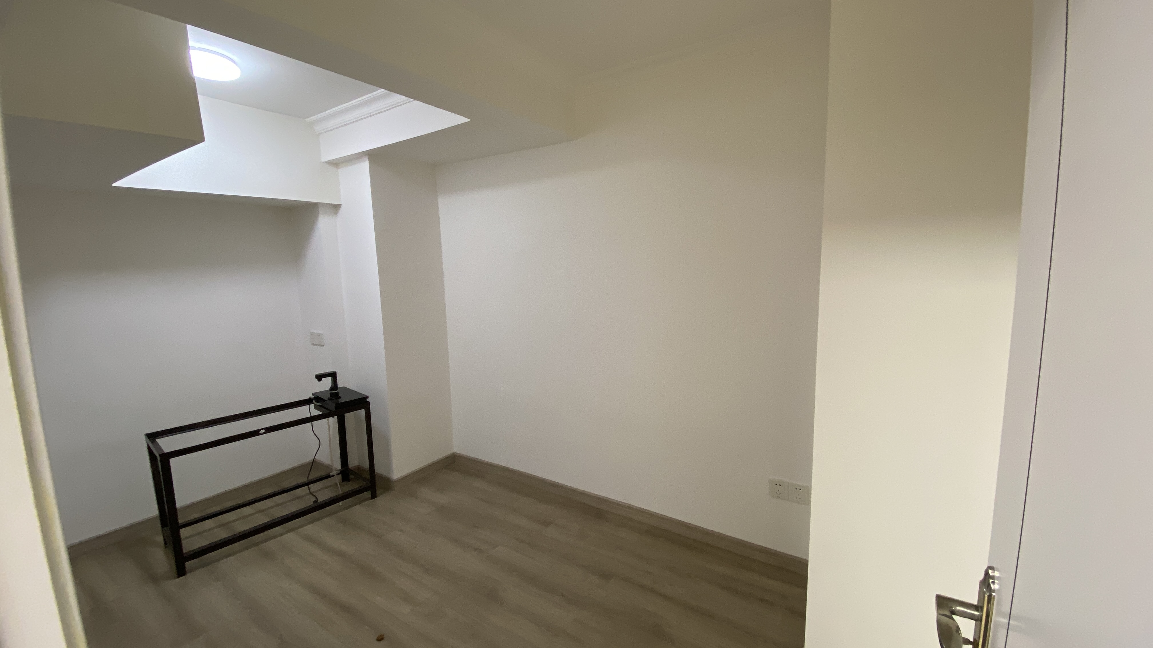 万恒公馆  1室1厅1卫    1800.0元/月