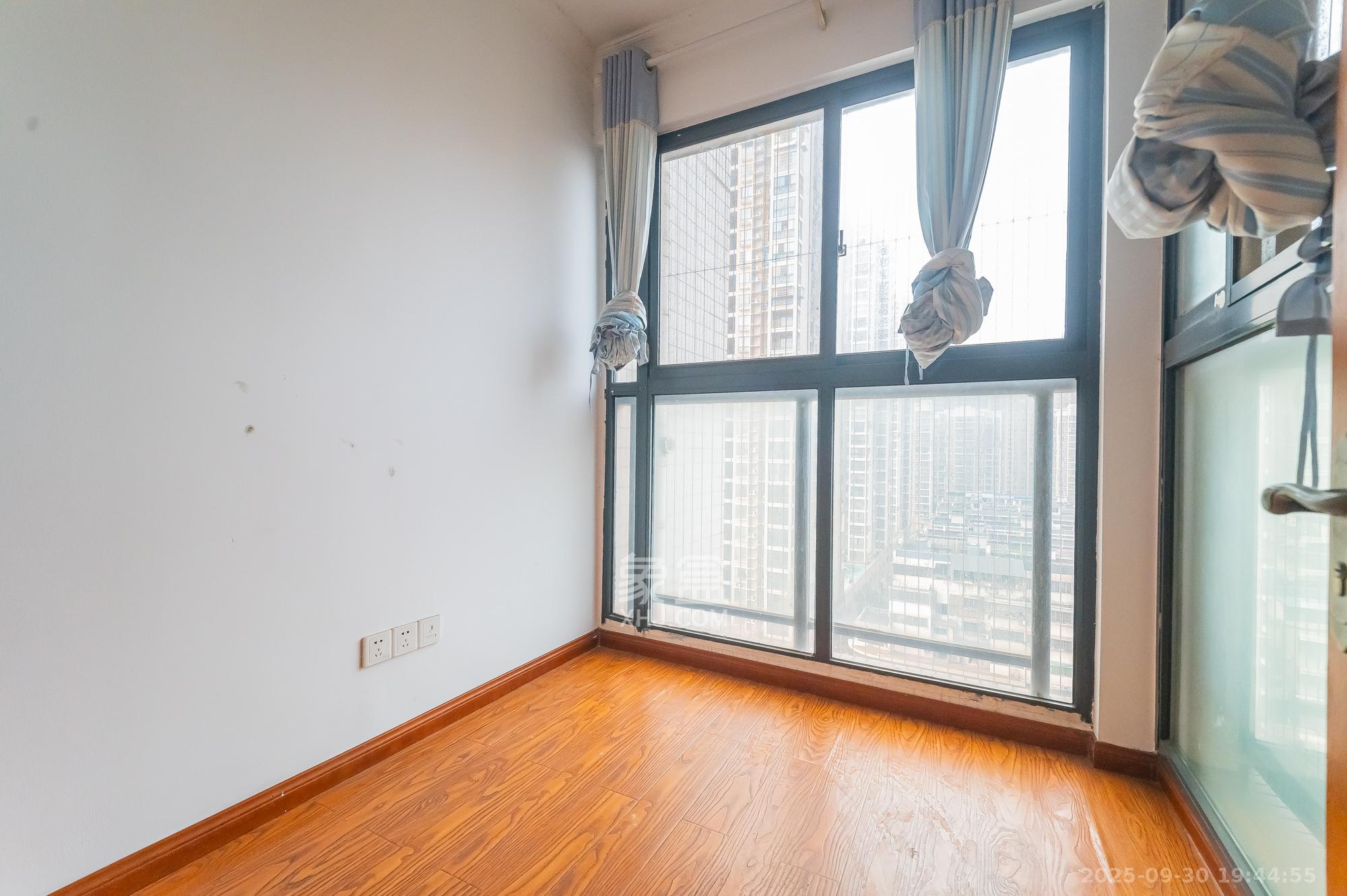 蓝山郡  3室2厅1卫    78.0万卧室