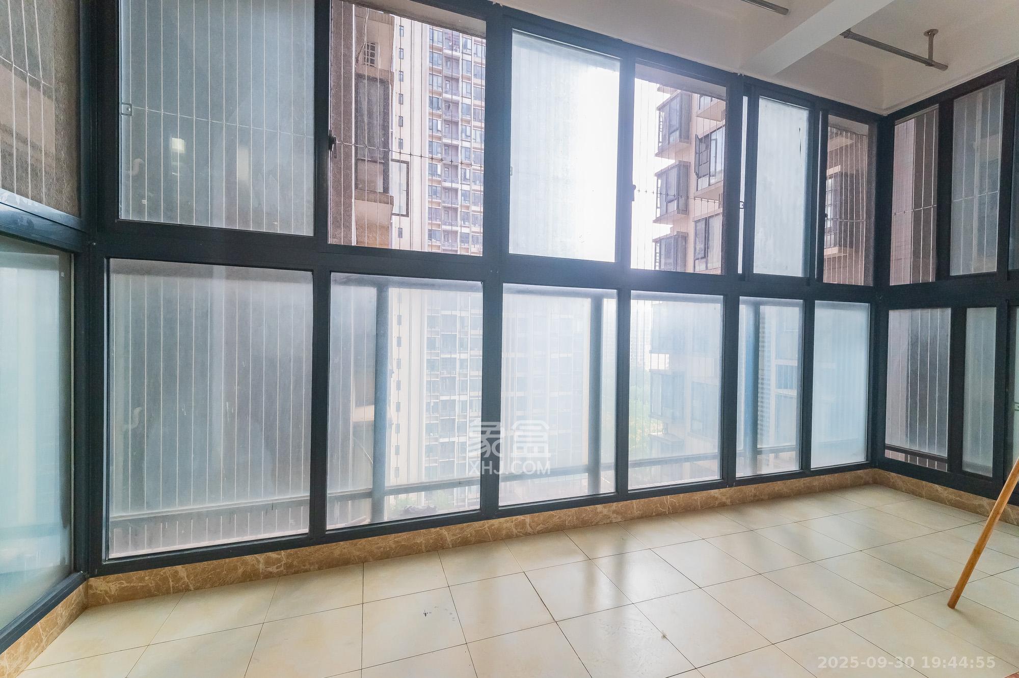 蓝山郡  3室2厅1卫    78.0万阳台