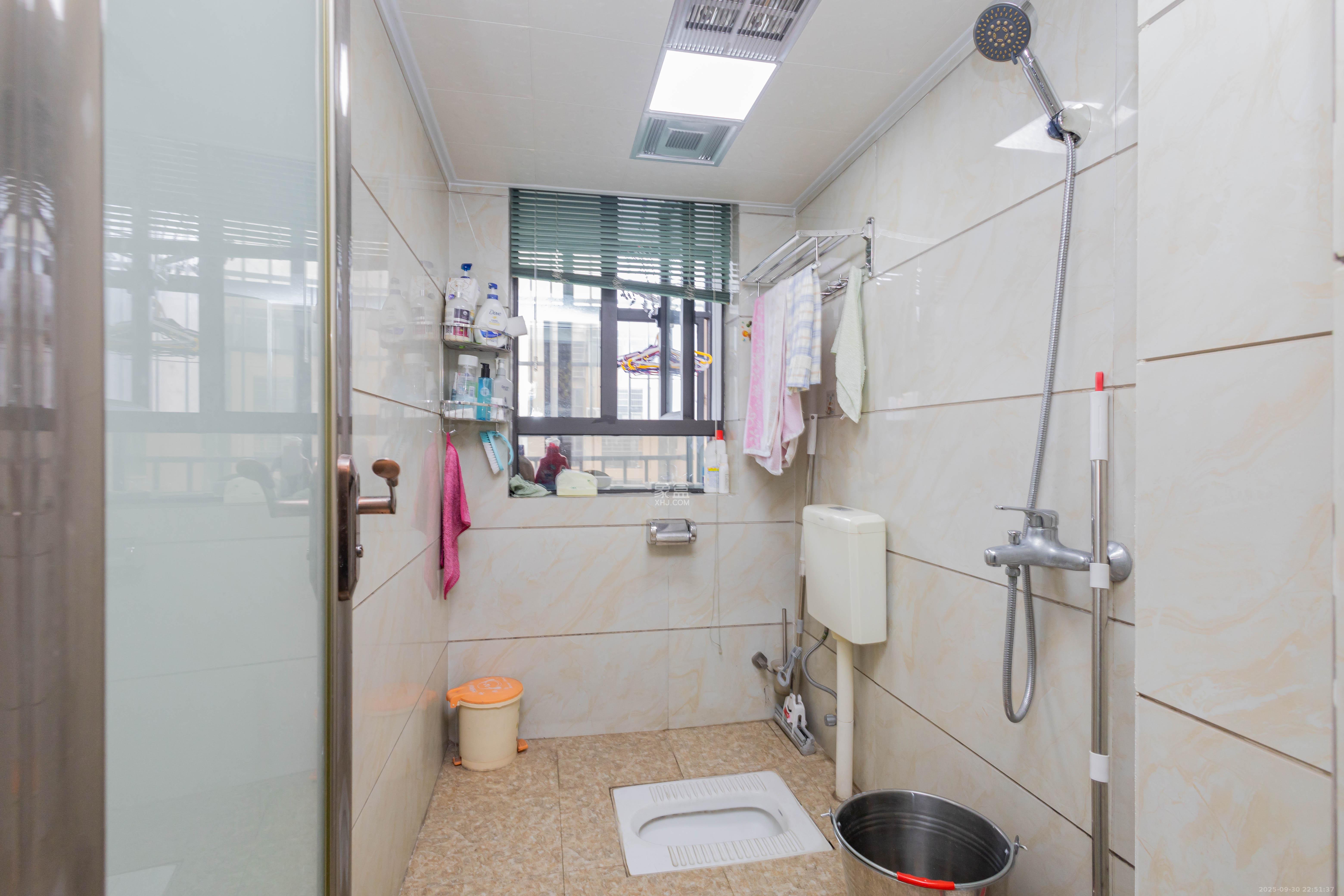 东岸梅园小区 4室2厅2卫 140.0万 东岸梅园小区 4室2厅2卫 140.0万卫生间