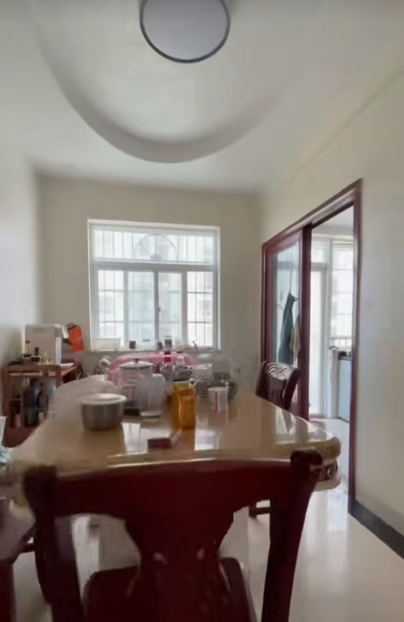 宝泰温泉花园  3室2厅2卫    142.0万室内图