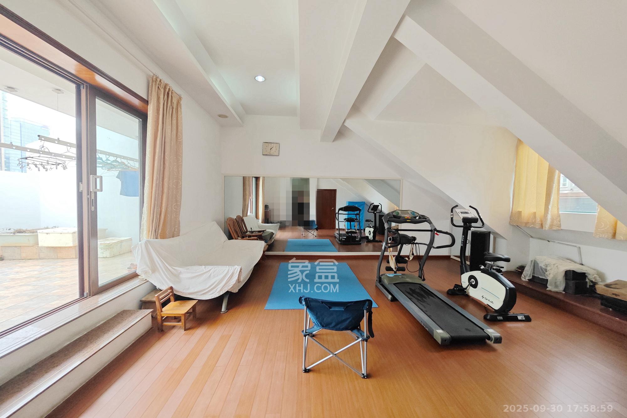 美林景园  6室3厅3卫    186.0万其他