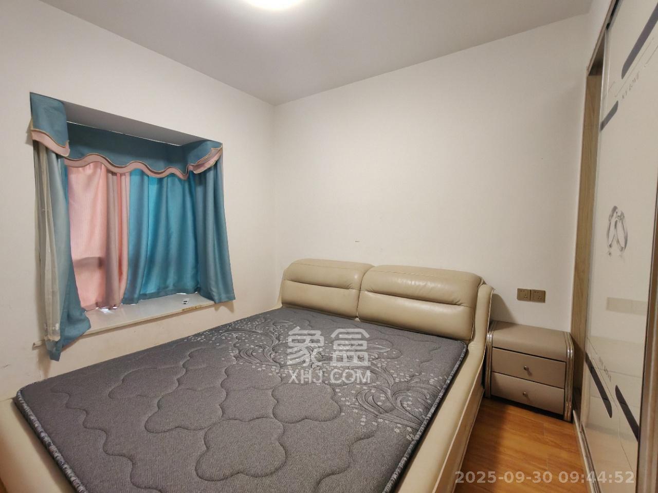 东方美地  3室2厅2卫   2600.00元/月室内图
