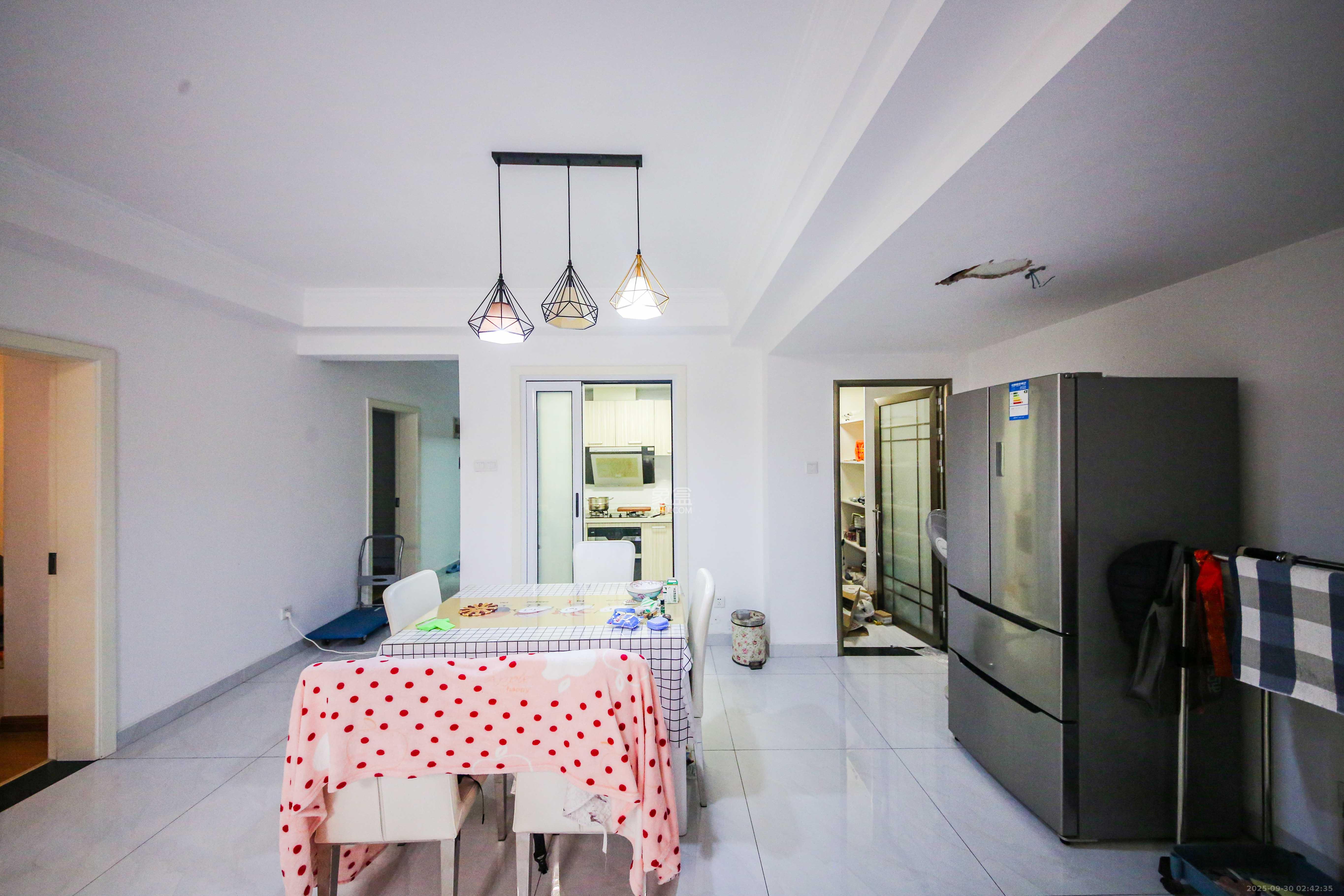 才子嘉都  3室2厅2卫    74.0万客厅