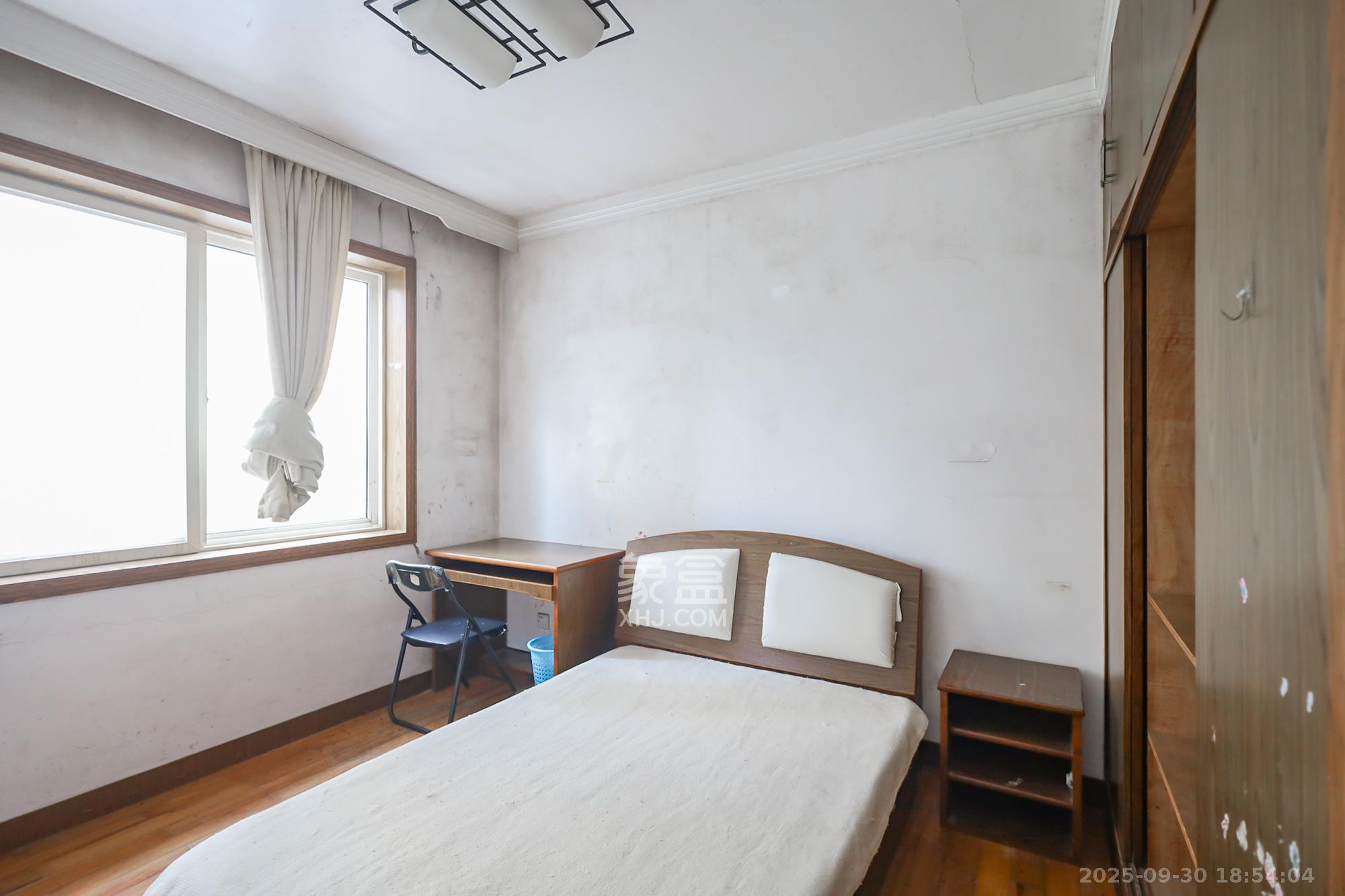 长沙船舶厂宿舍 1室2厅2卫 68.0万 长沙船舶厂宿舍 1室2厅2卫 68.0万卧室