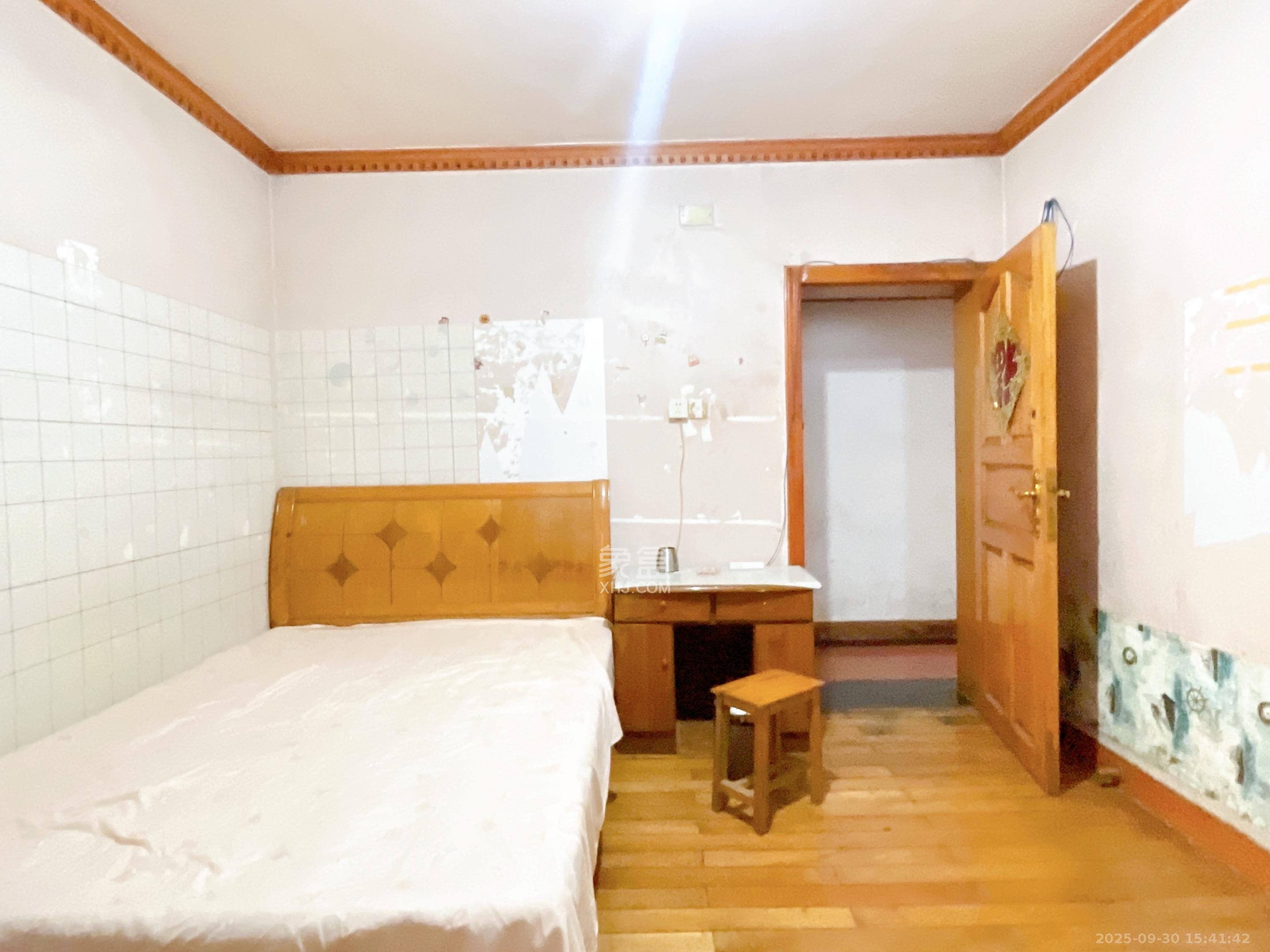 便河边社区  3室2厅2卫    2200.0元/月室内图