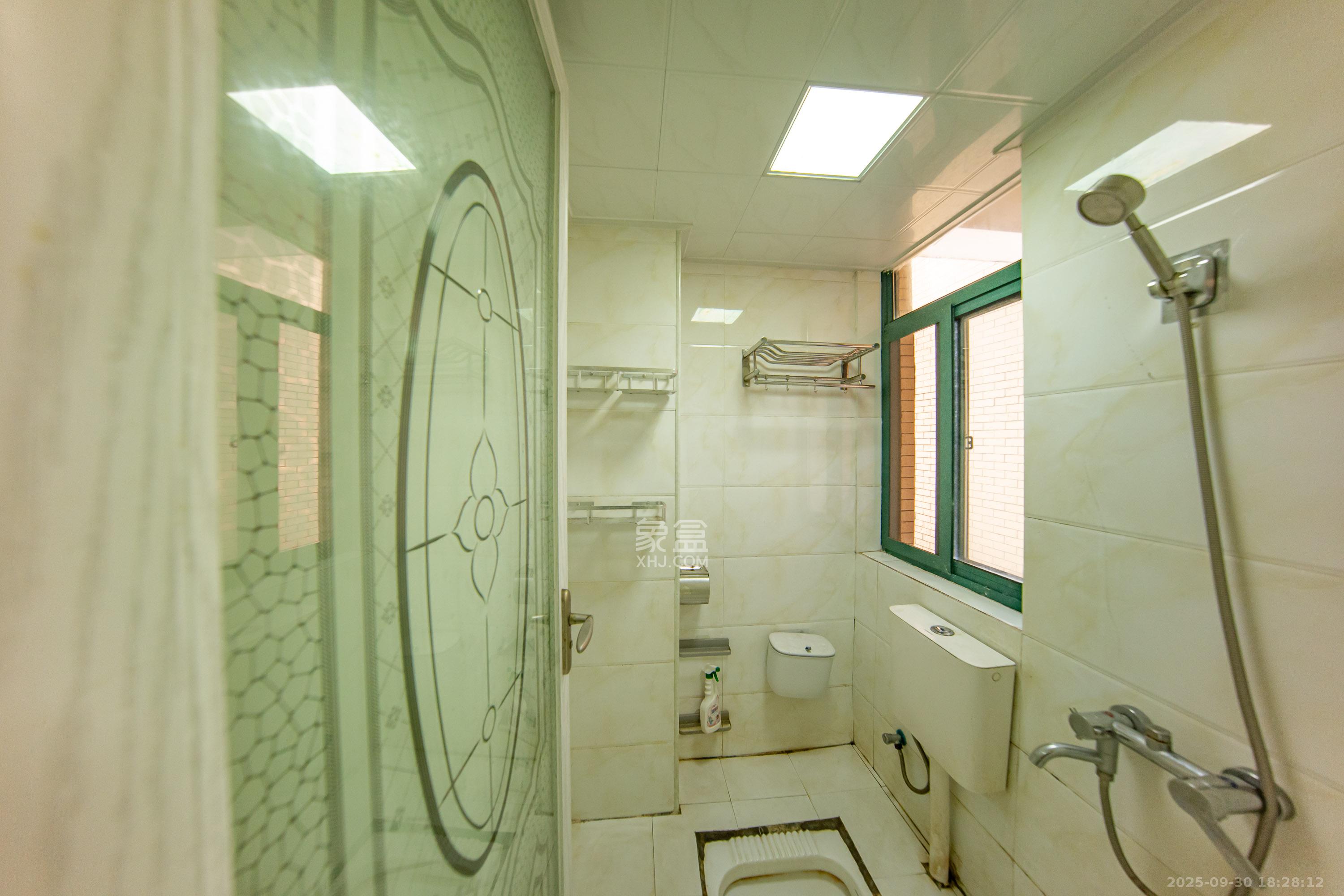 洋湖时代  3室2厅1卫    55.0万卫生间