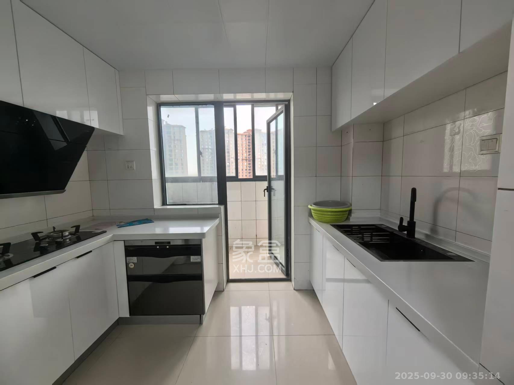 珠江花城二期扶水岸 3室2厅2卫 2100.0元/月 珠江花城二期扶水岸 3室2厅2卫 2100.0元/月室内图