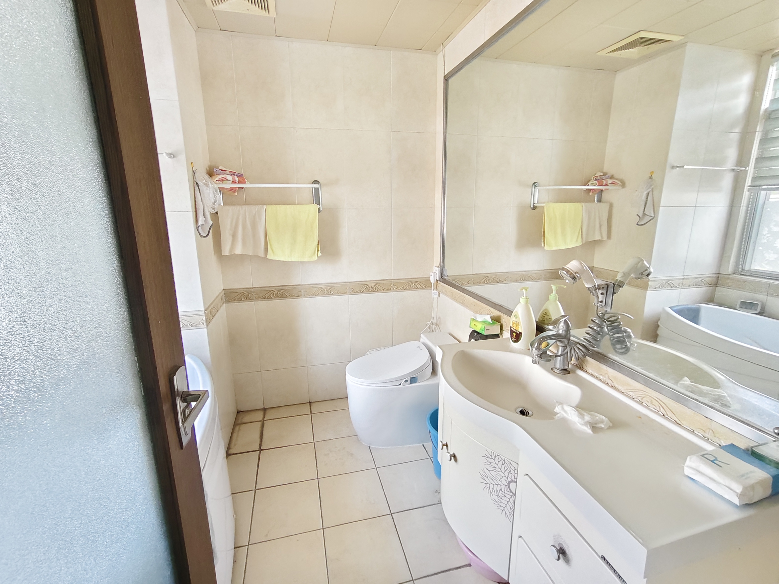 名门广场南区(一期) 4室2厅2卫 5000.0元/月 名门广场南区(一期) 4室2厅2卫 5000.0元/月室内图