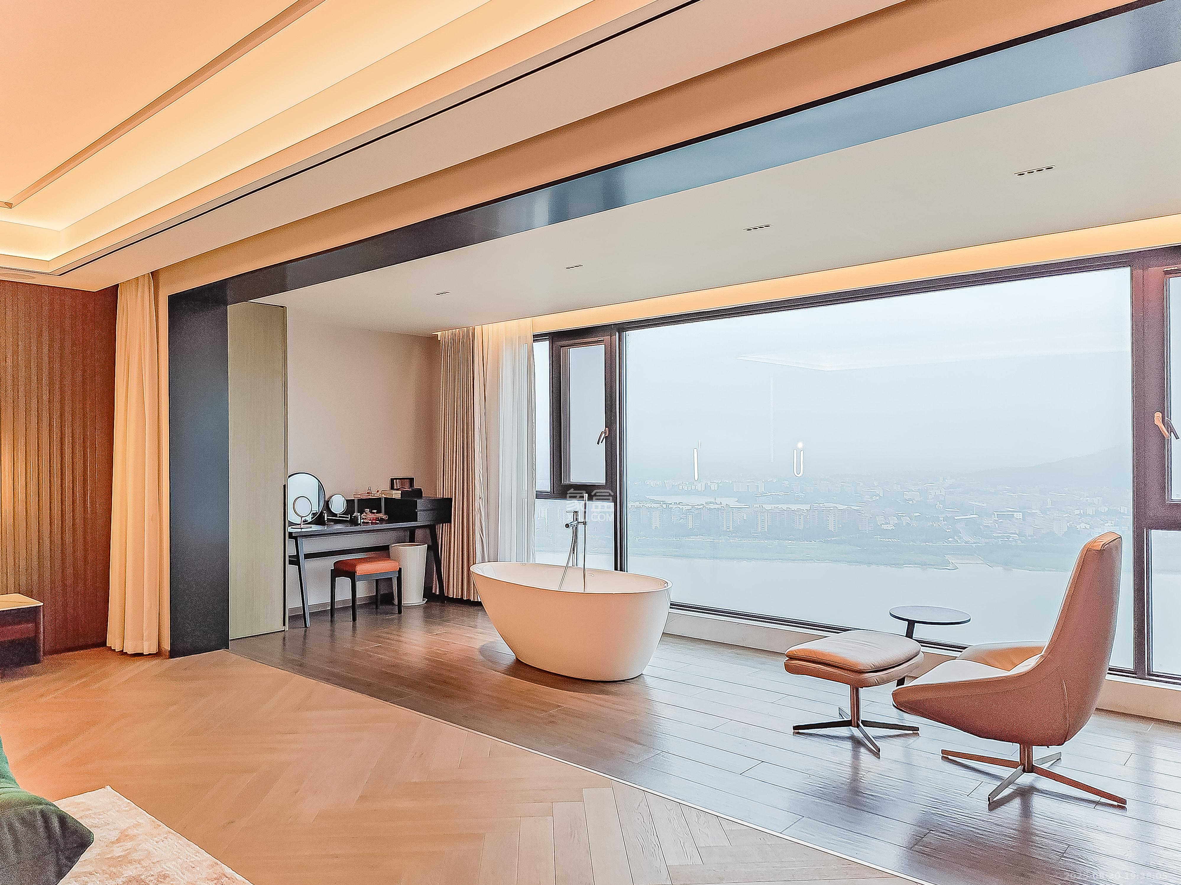 中建江山壹号  1室2厅4卫    880.0万卧室