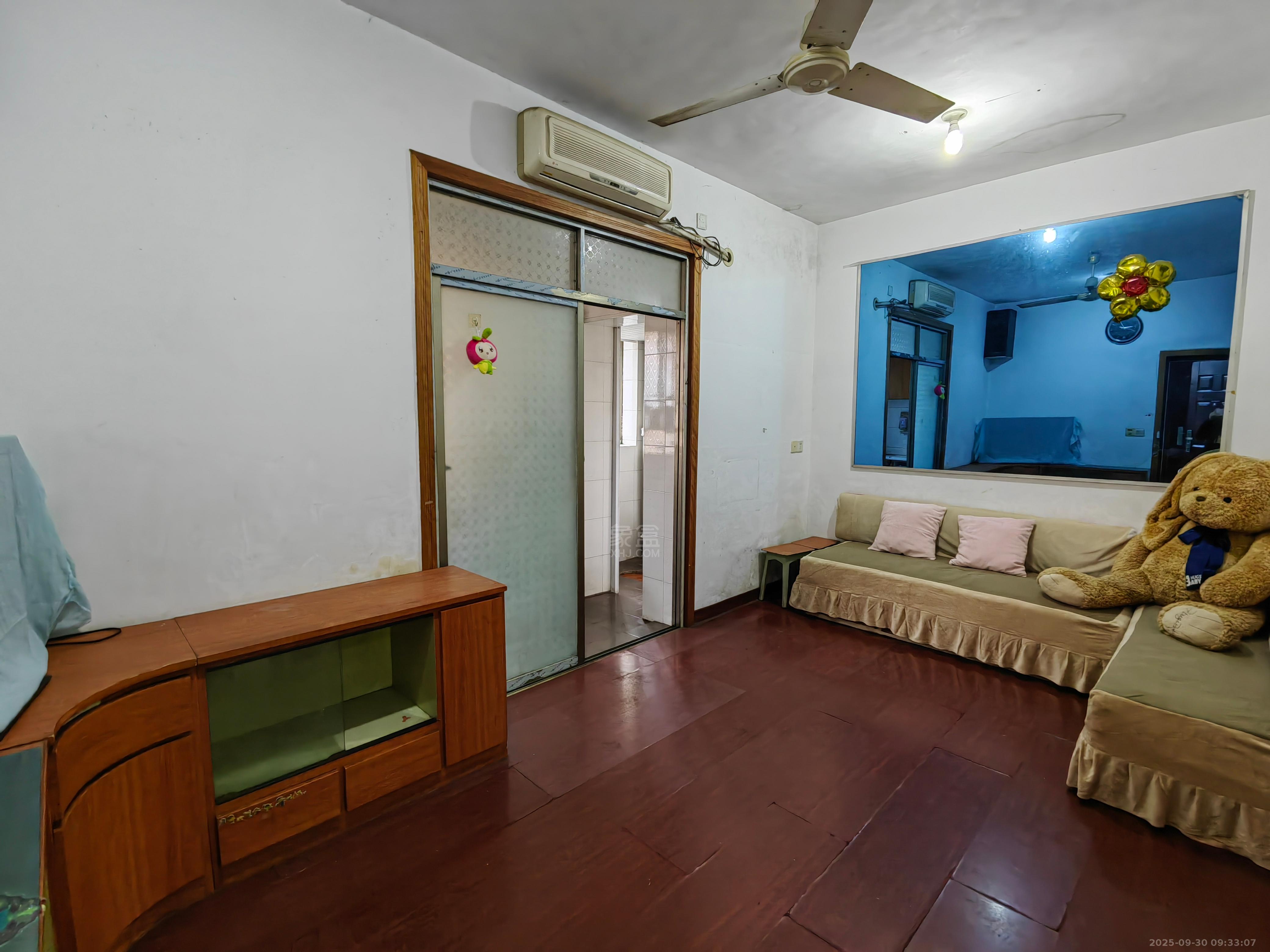 6415  2室2厅1卫    700.0元/月室内图