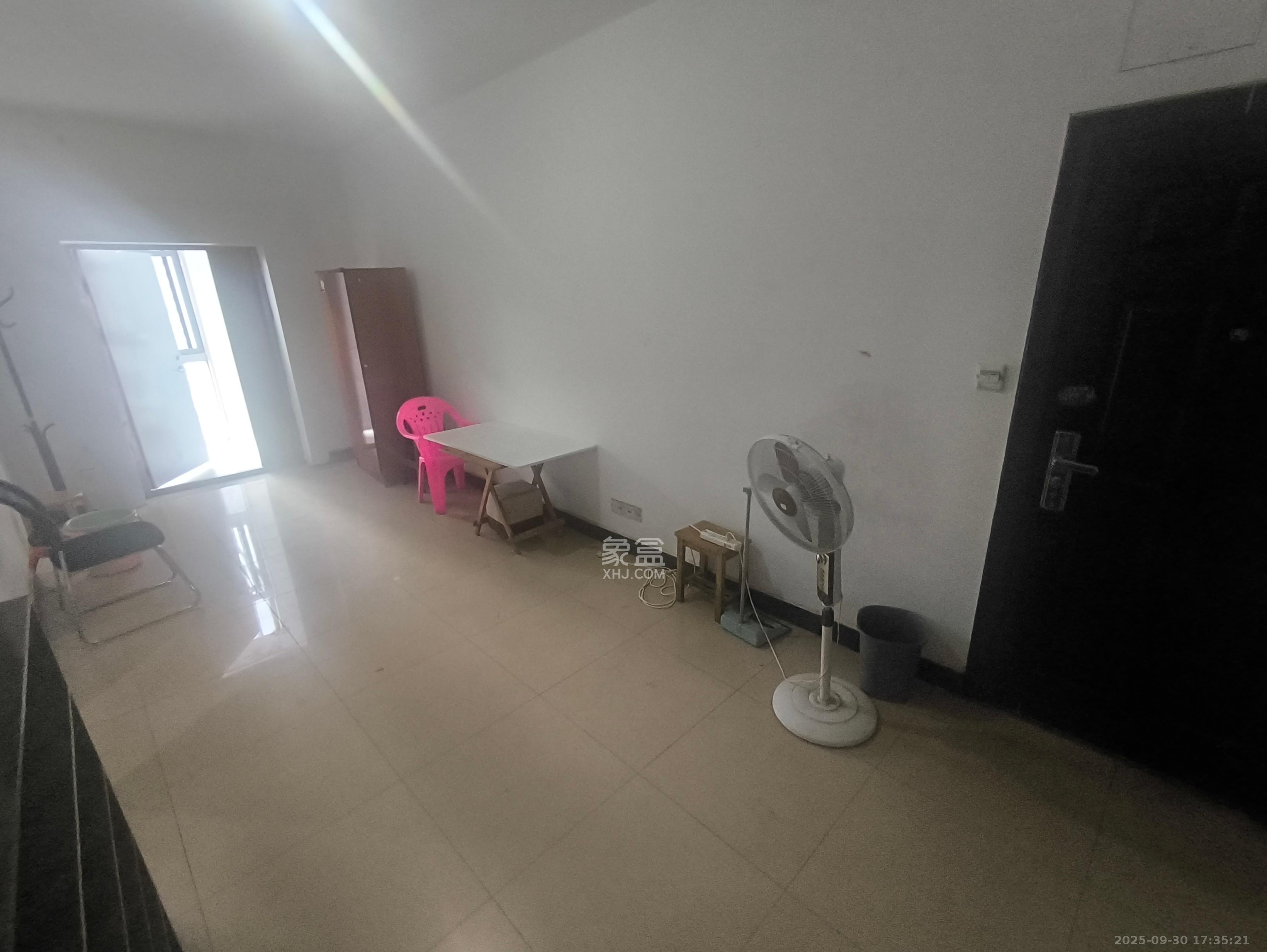 苏家巷民主党派宿舍 3室1厅1卫 3500.0元/月 苏家巷民主党派宿舍 3室1厅1卫 3500.0元/月室内图