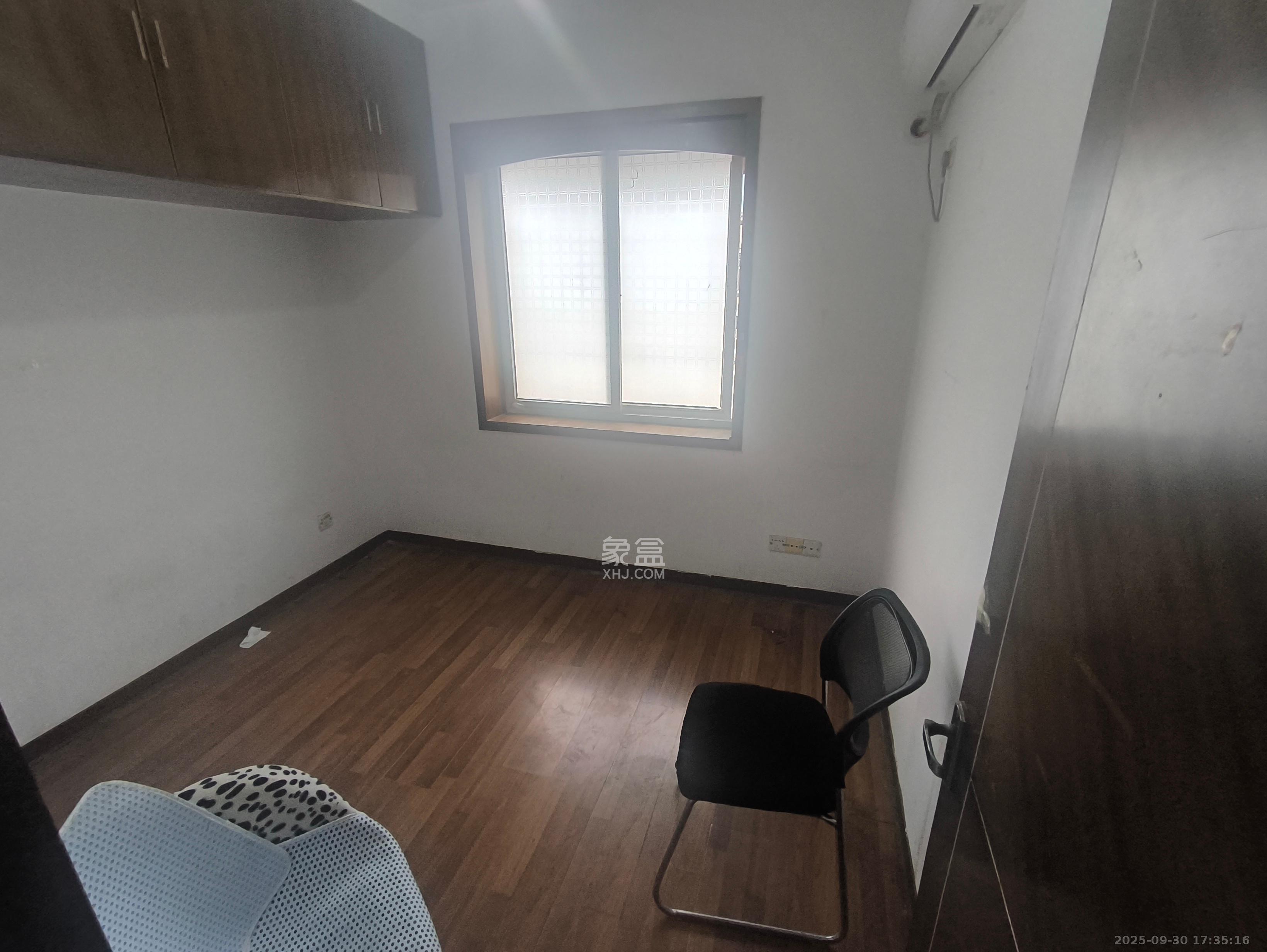 苏家巷民主党派宿舍 3室1厅1卫 3500.0元/月 苏家巷民主党派宿舍 3室1厅1卫 3500.0元/月室内图