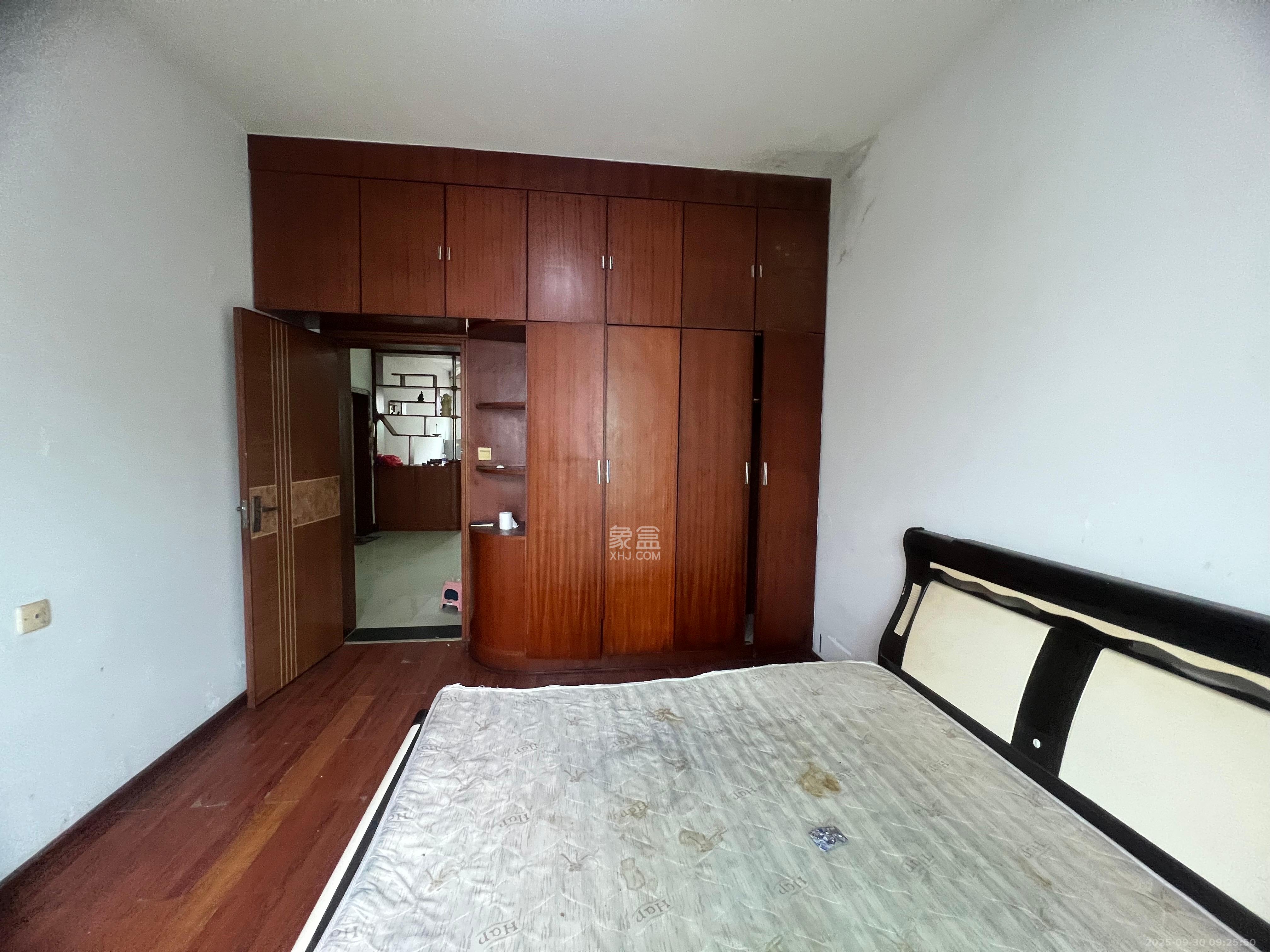 中南汽车世界  2室2厅1卫    1000.0元/月室内图