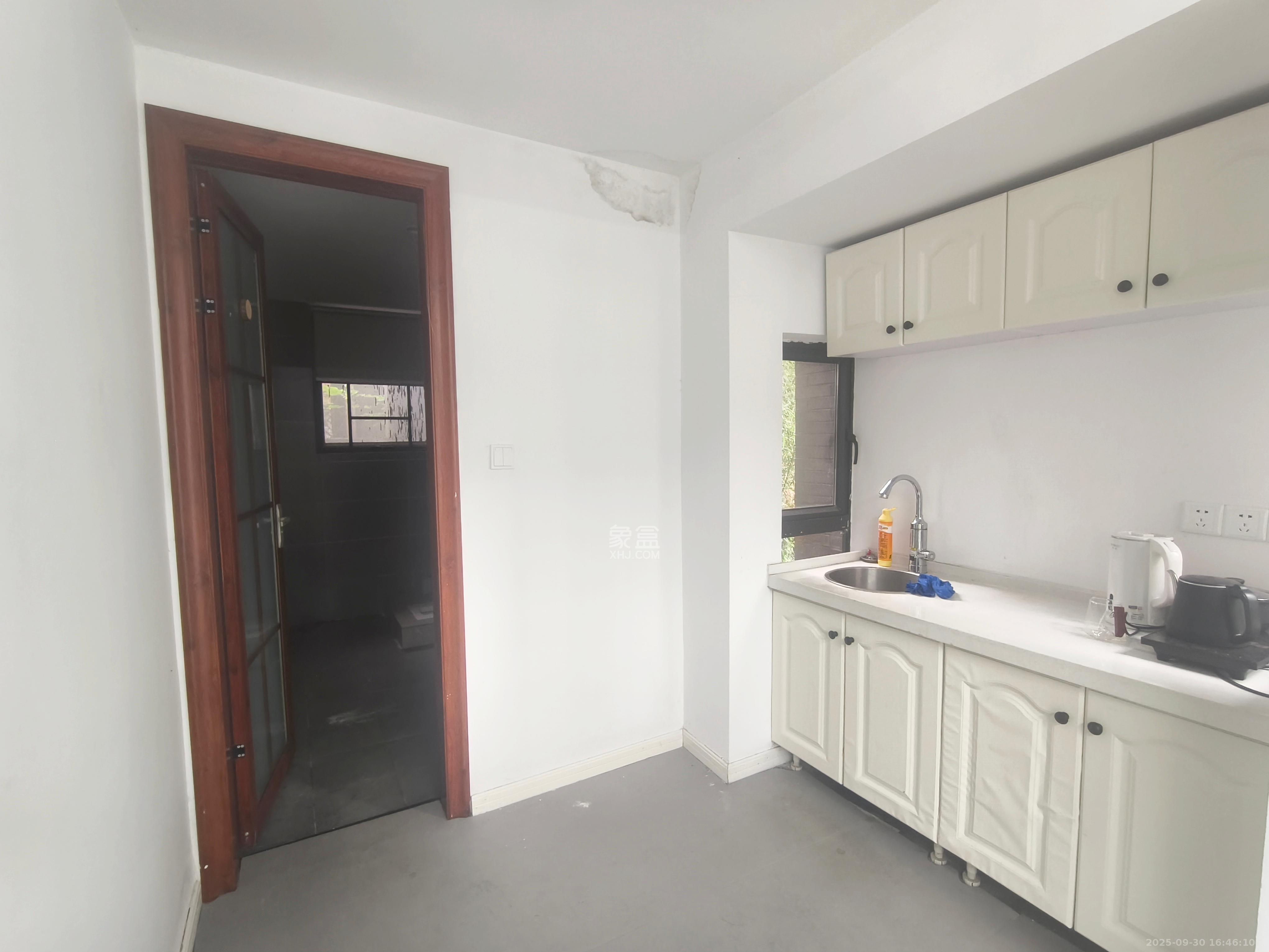 万科城 5室2厅2卫 7000.0元/月 万科城 5室2厅2卫 7000.0元/月室内图